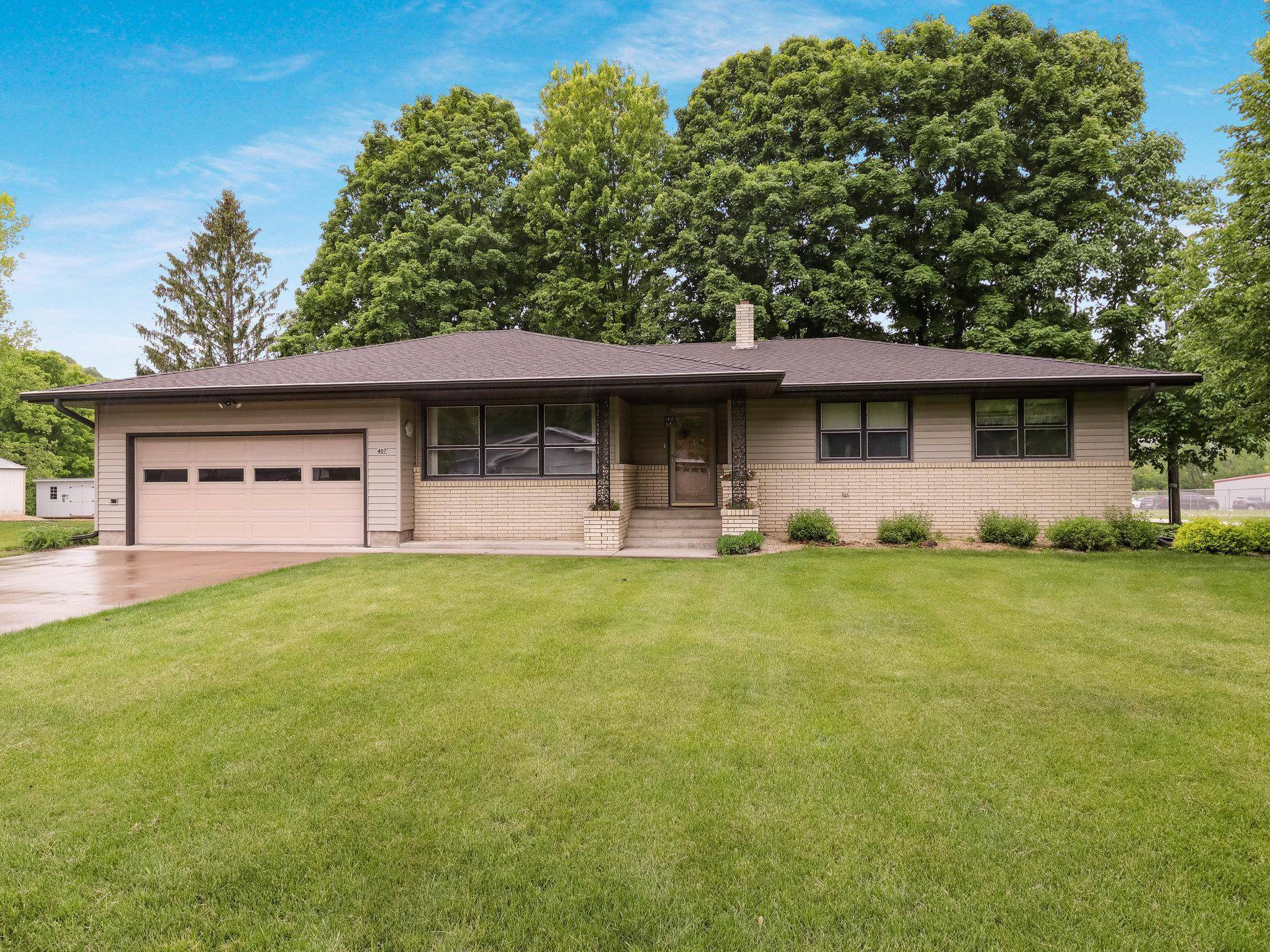 Elmwood, WI 54740,407 S Scott ST