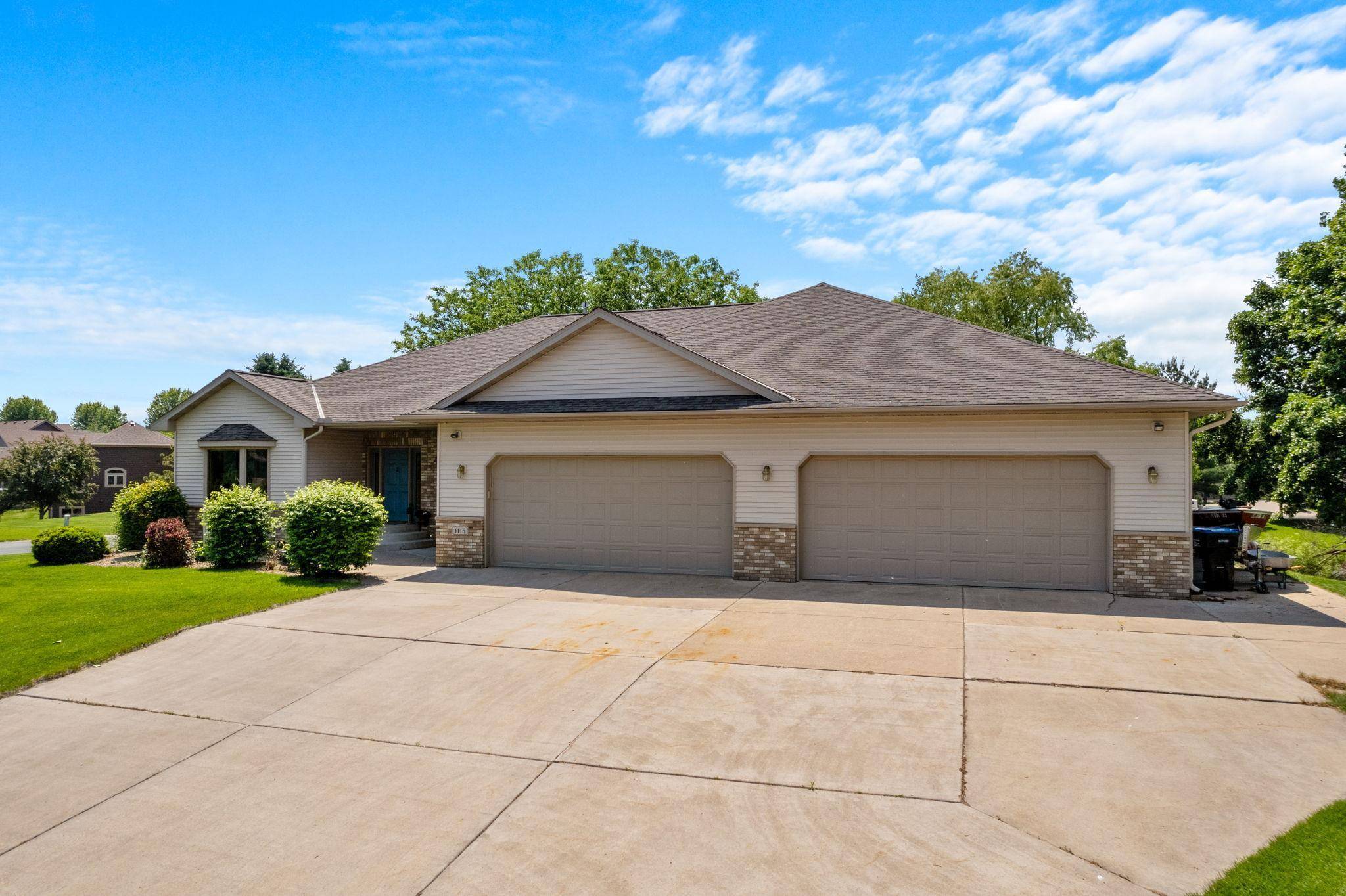 Lino Lakes, MN 55038,1115 S Trappers XING