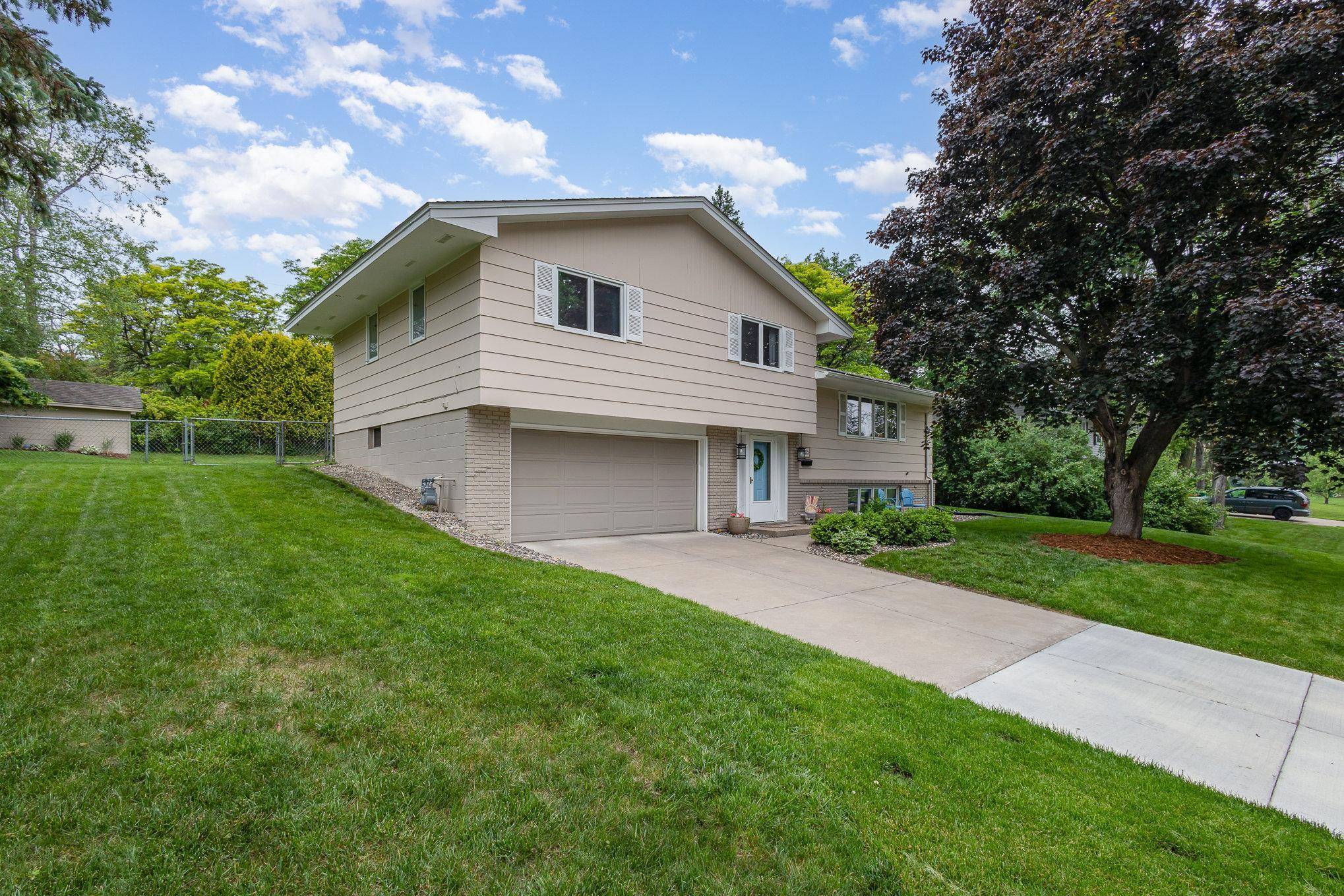 Golden Valley, MN 55427,2205 Valders AVE N