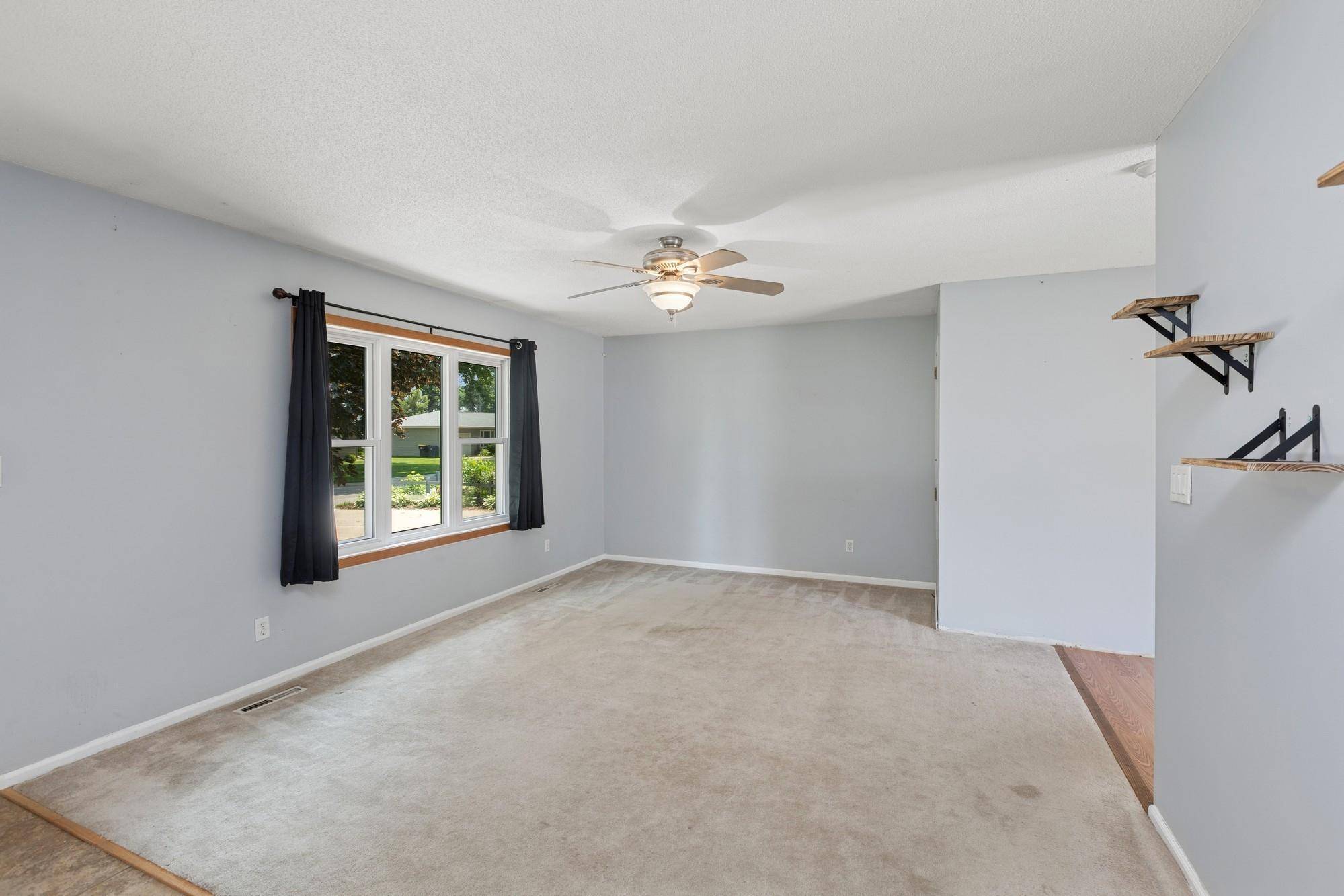 Lake City, MN 55041,27 Kings Row DR