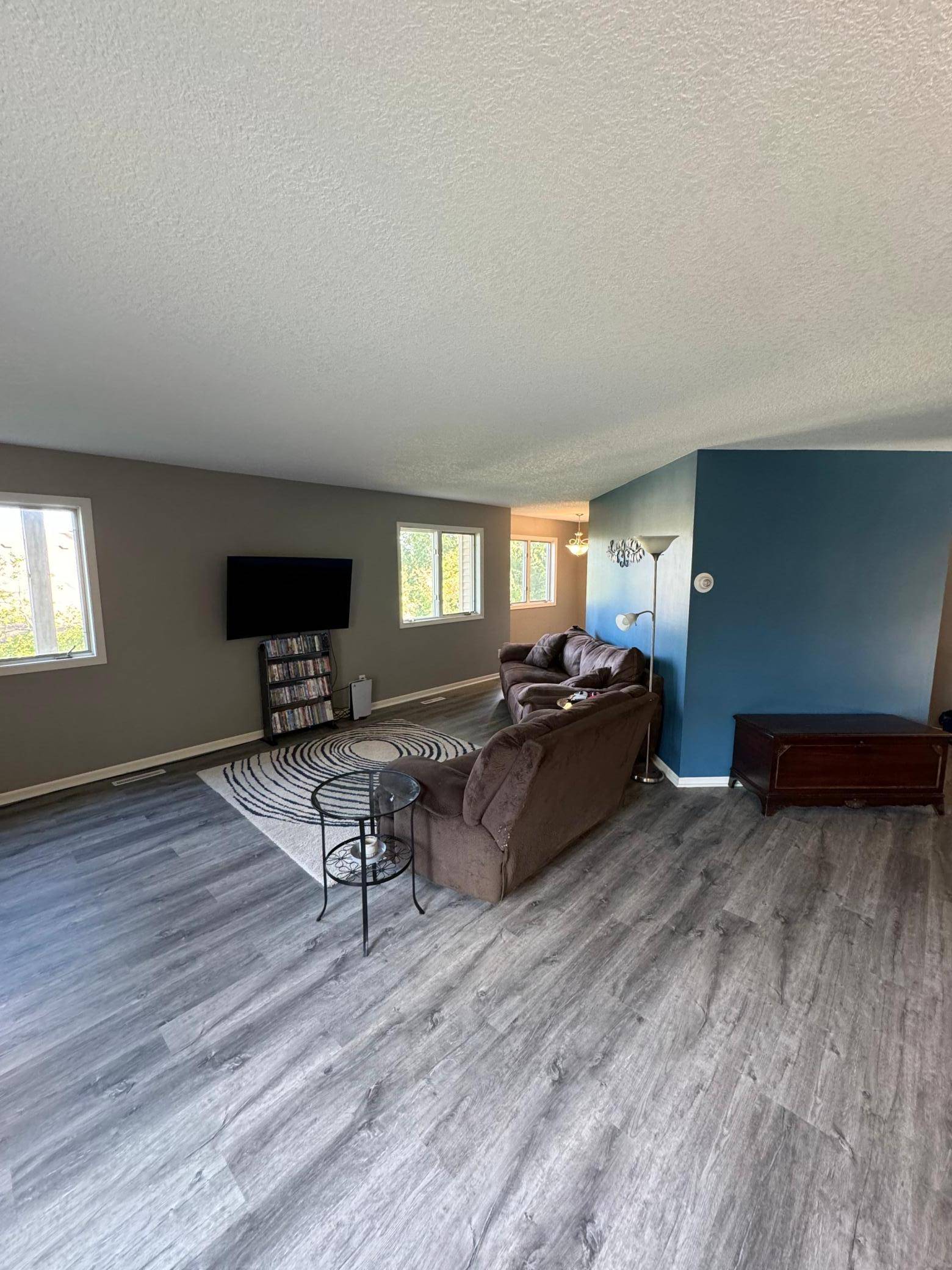 Eagan, MN 55123,4198 Hilltop LN