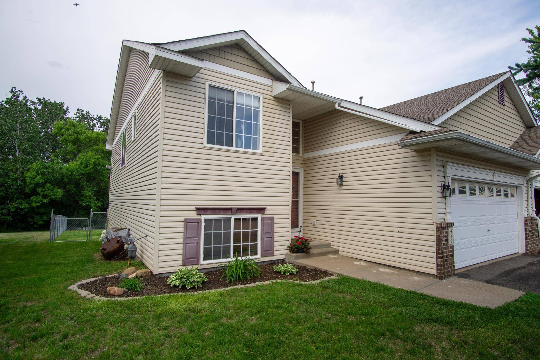 Somerset, WI 54025,450 Meadow LN