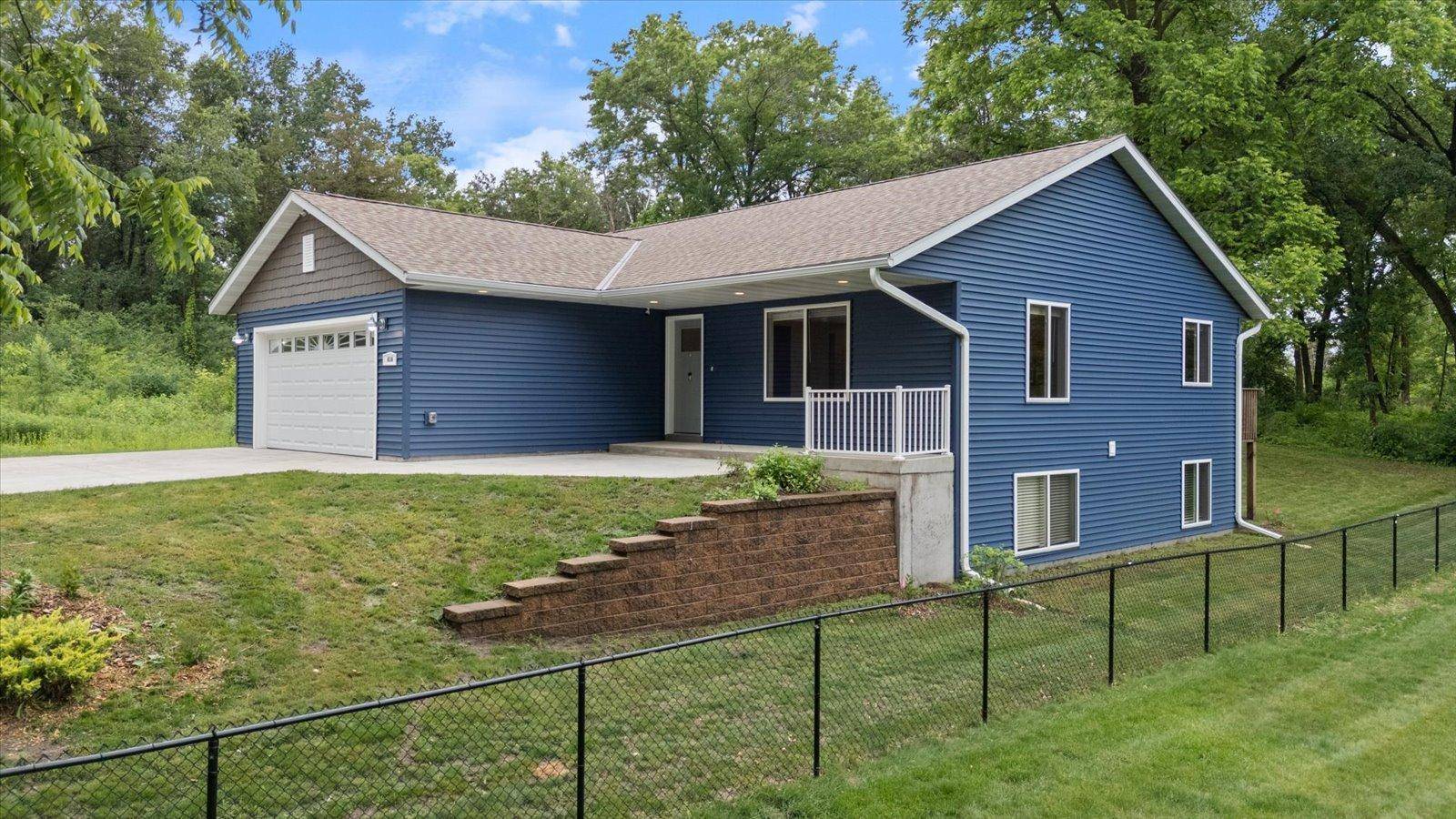 Cannon Falls, MN 55009,616 3rd ST SW