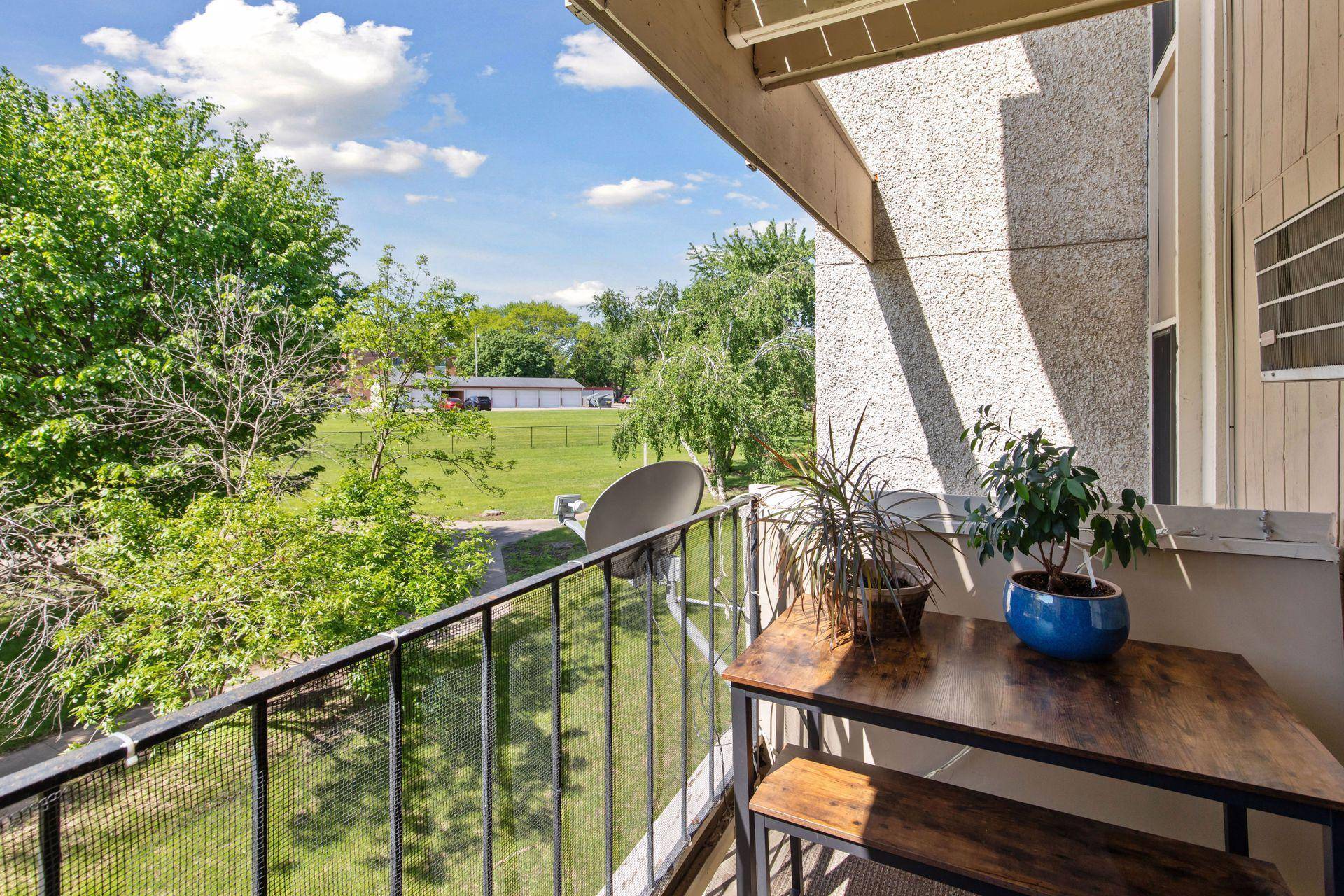 Eagan, MN 55122,4130 Rahn RD #209