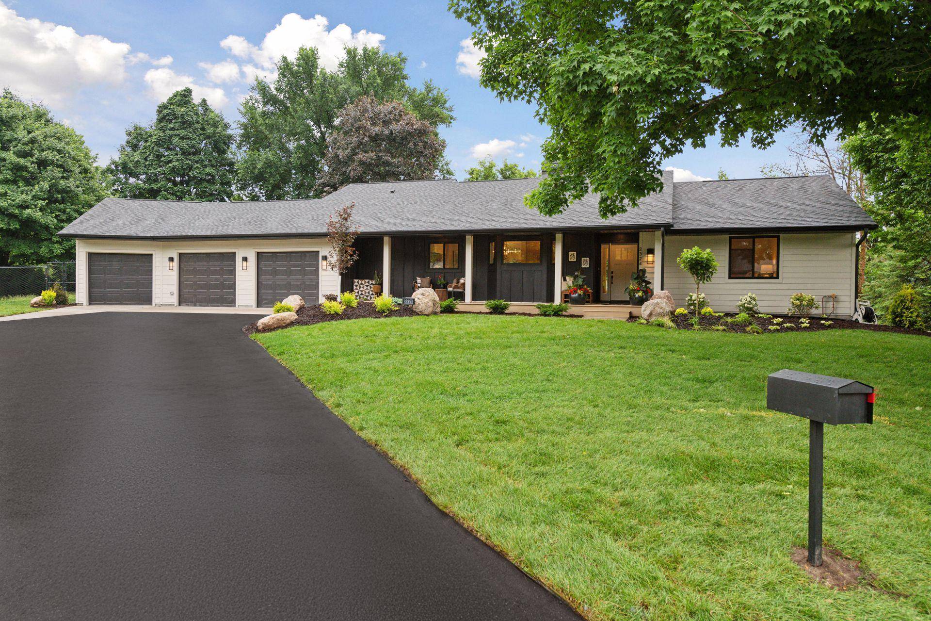 Minnetonka, MN 55305,2324 Rivendell LN