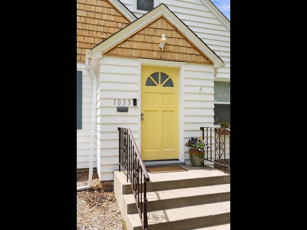 West Saint Paul, MN 55118,1033 Hall AVE