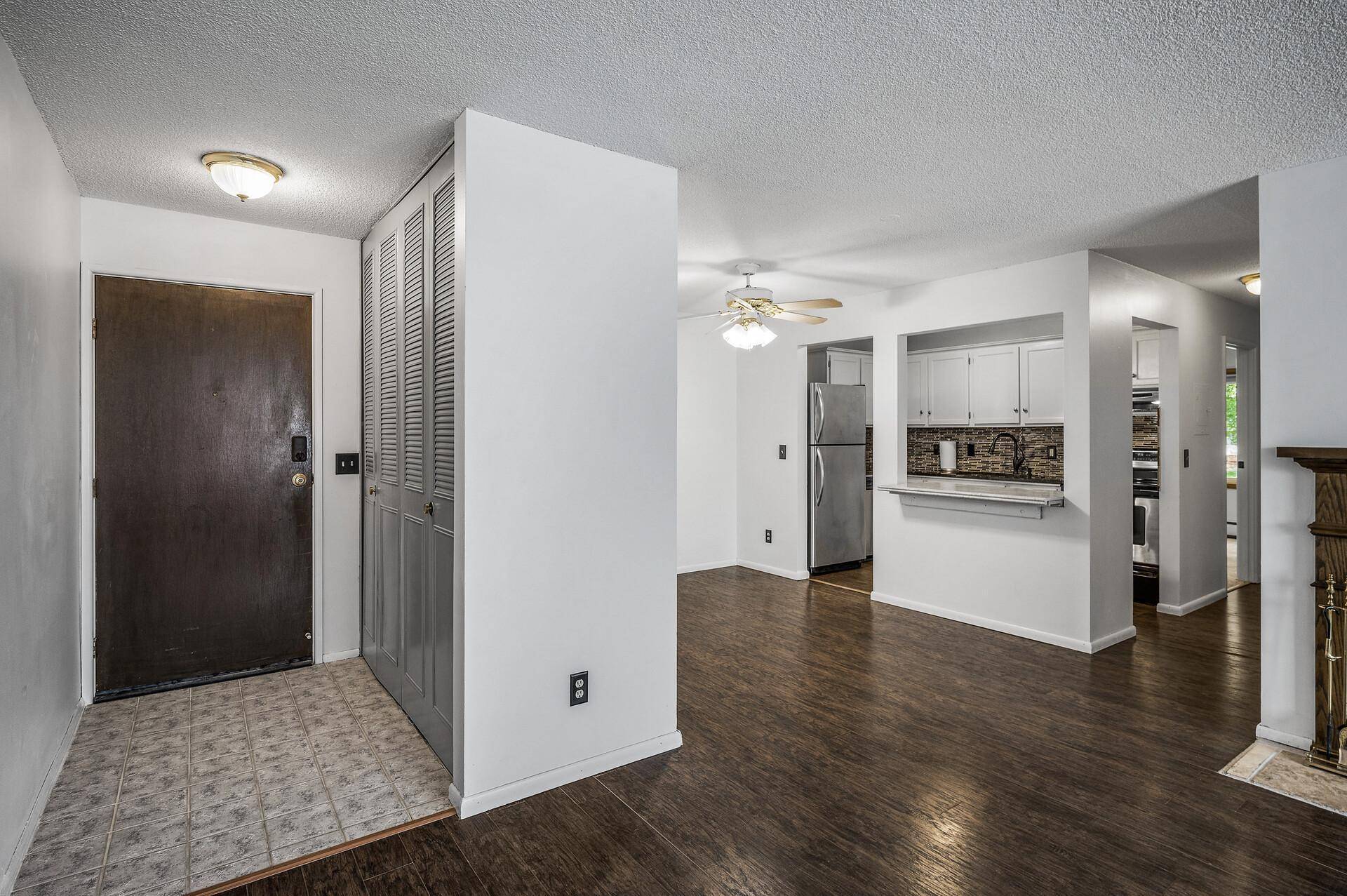 Minnetonka, MN 55305,10311 Cedar Lake RD #202