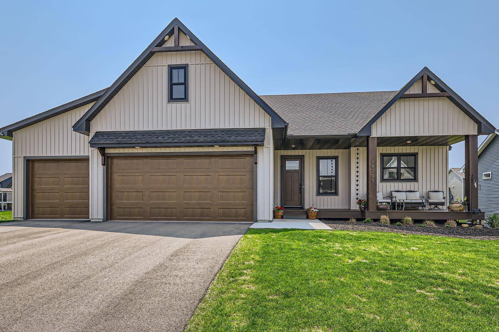 Lakeville, MN 55044,19795 Henning AVE