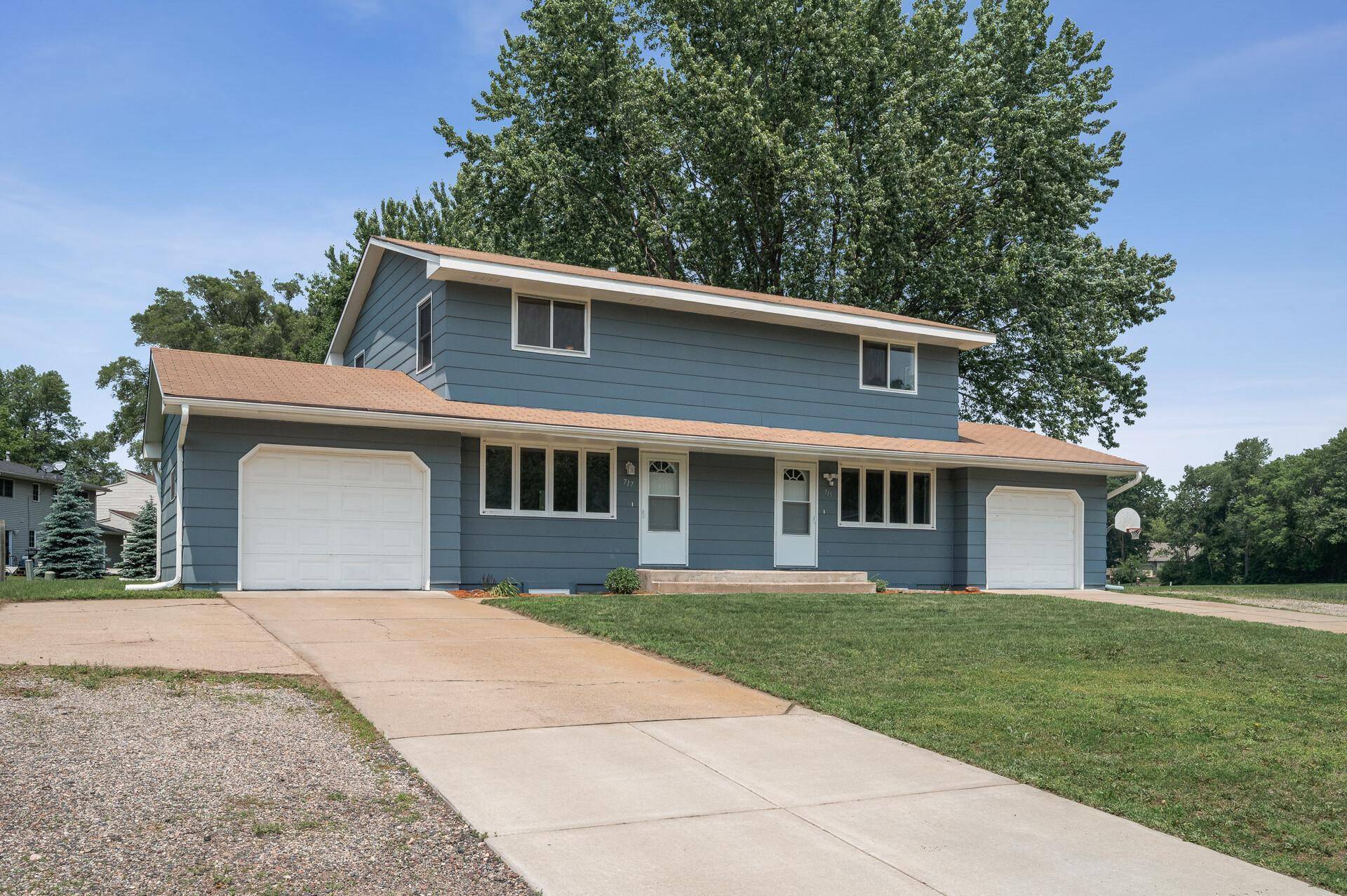Champlin, MN 55316,715 Circle DR