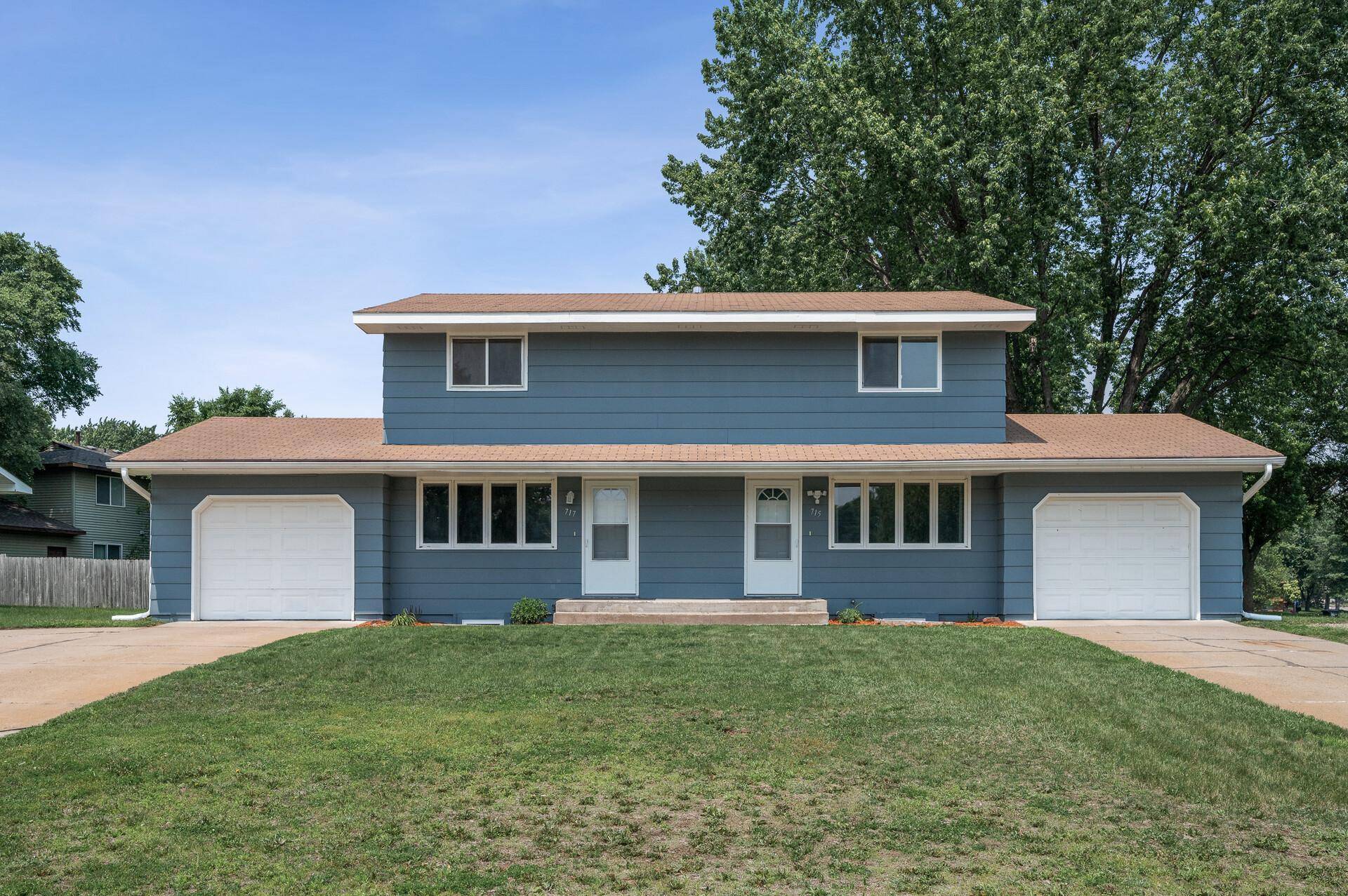 Champlin, MN 55316,715 Circle DR
