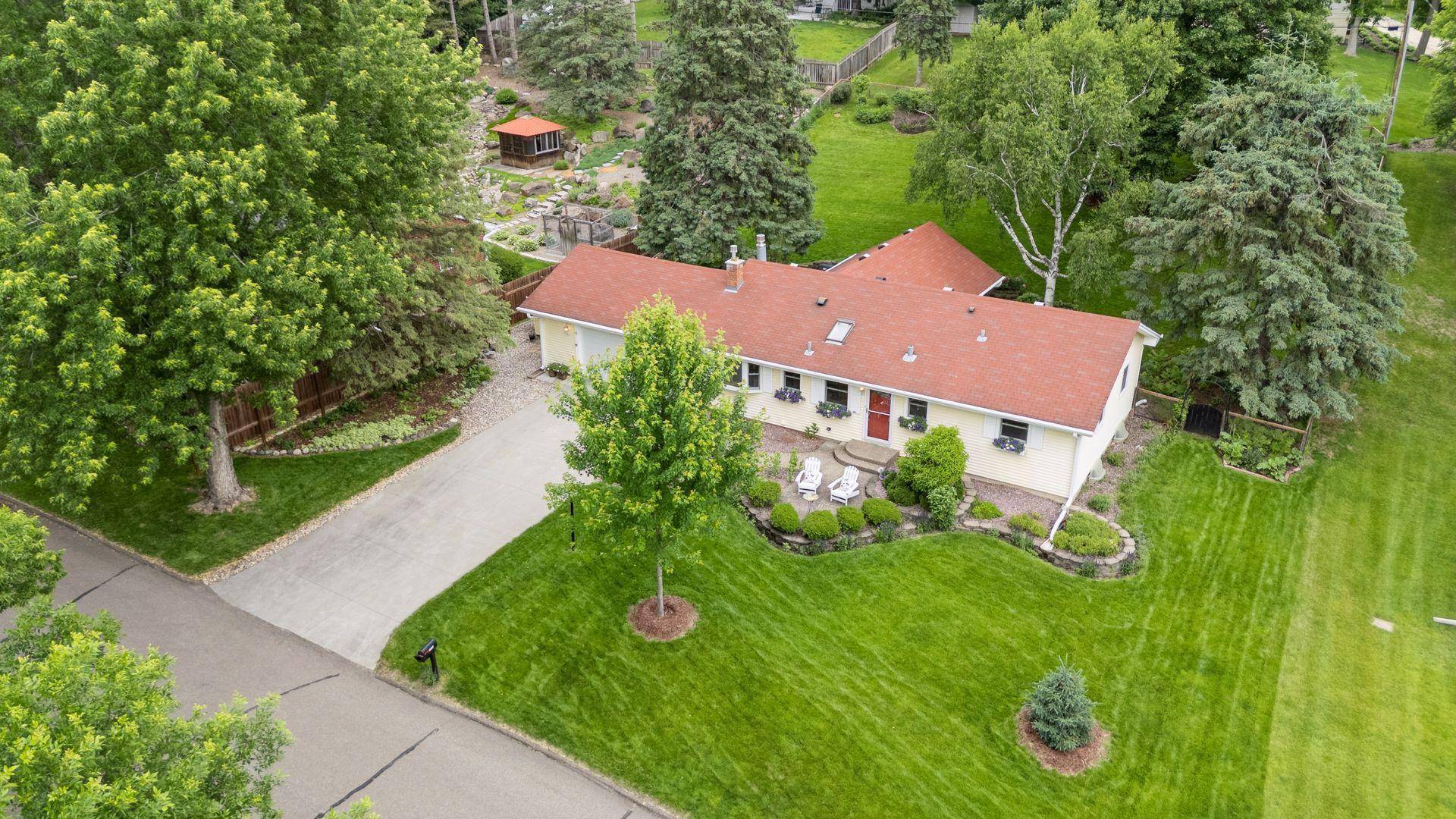 Minnetonka, MN 55345,3933 Dartmouth DR
