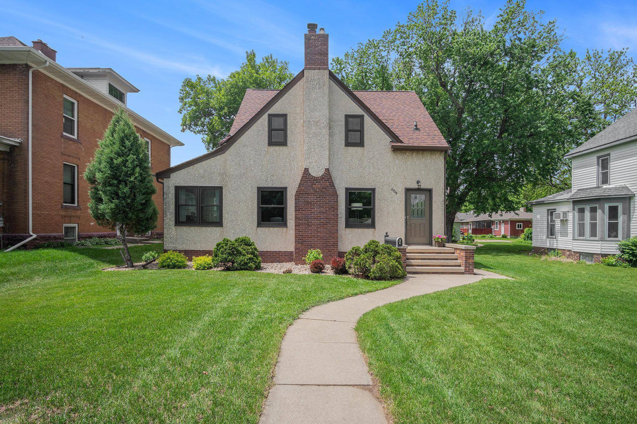 Luverne, MN 56156,609 N Freeman AVE