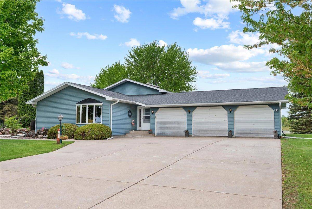 Clayton, WI 54004,517 W Clayton AVE
