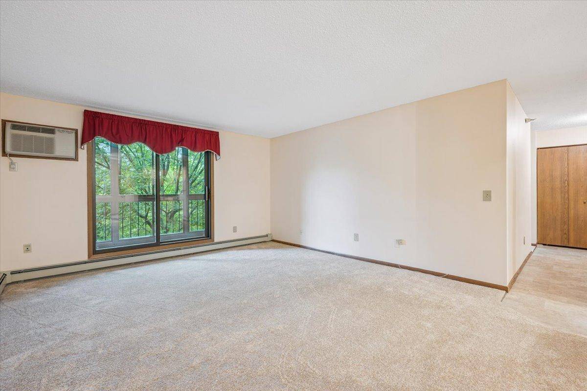 Minnetonka, MN 55343,5645 Green Circle DR #210