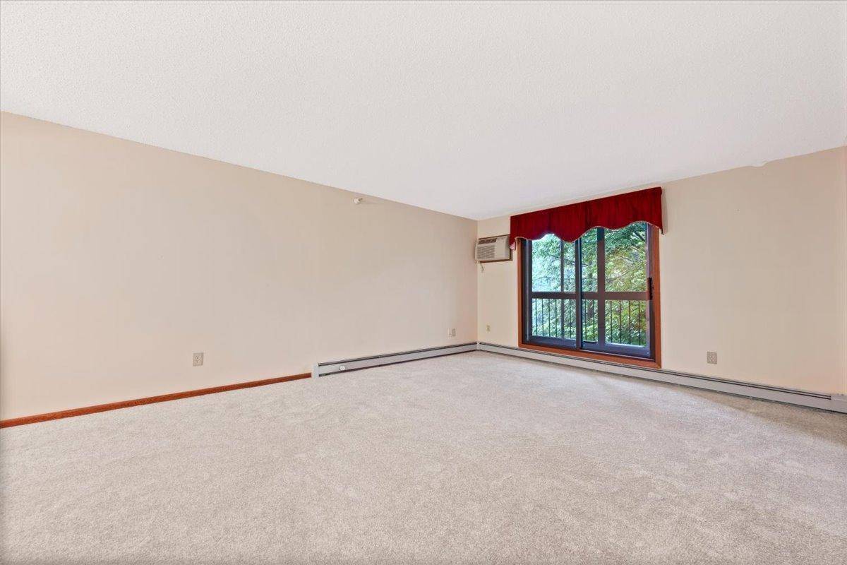 Minnetonka, MN 55343,5645 Green Circle DR #210