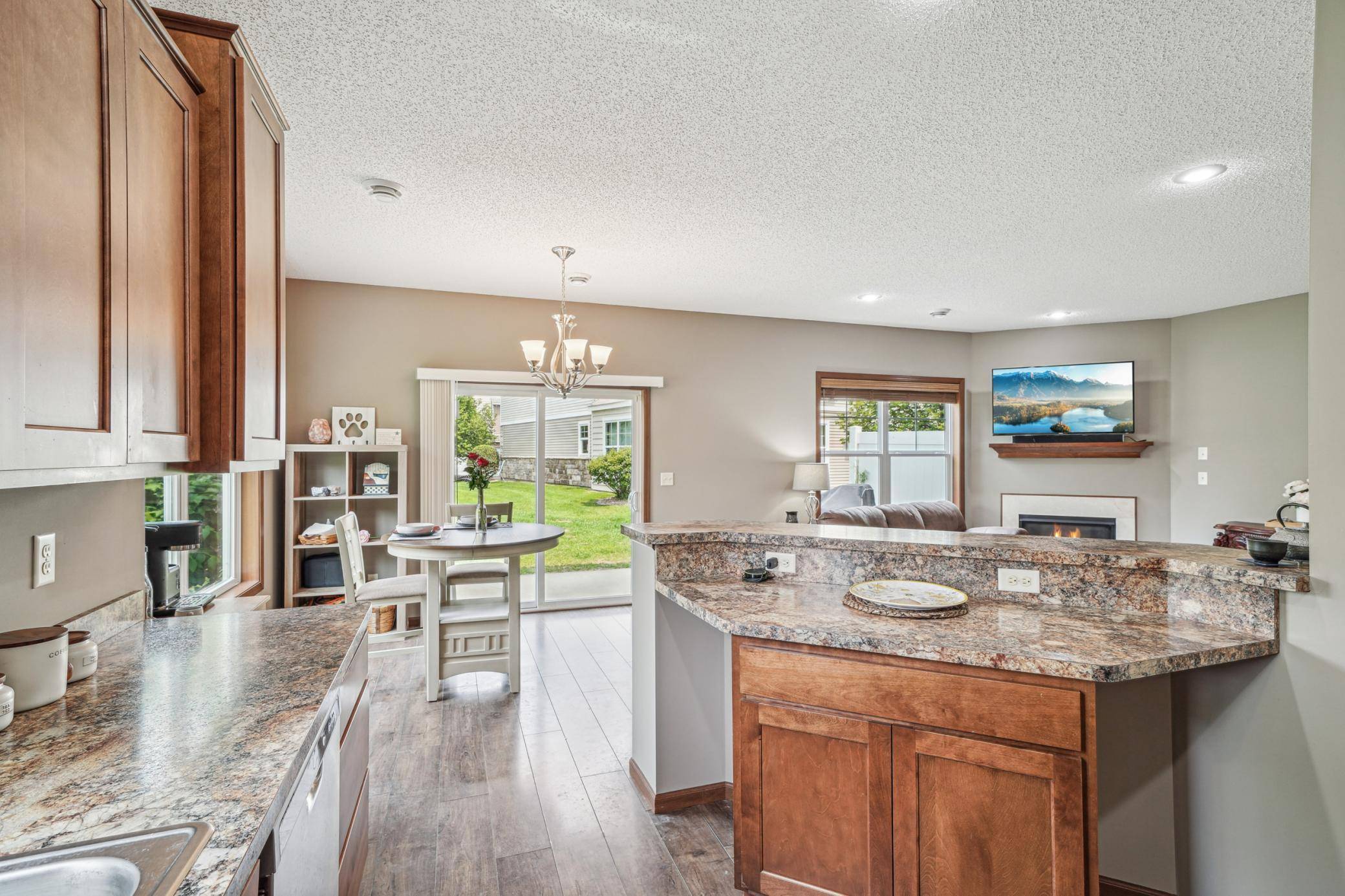 Burnsville, MN 55306,594 Stonewood LN