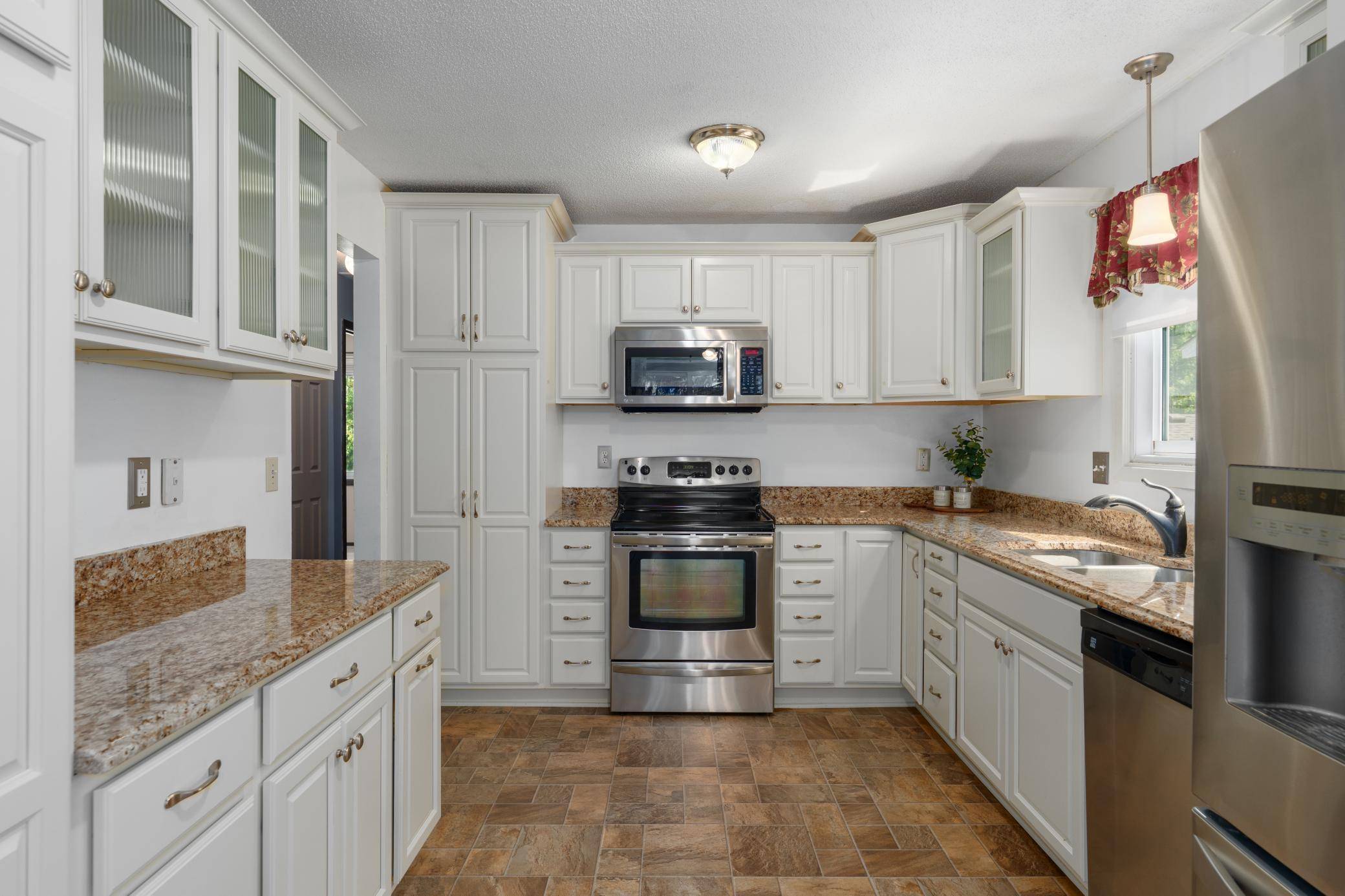 Woodbury, MN 55125,7825 Rimbley RD