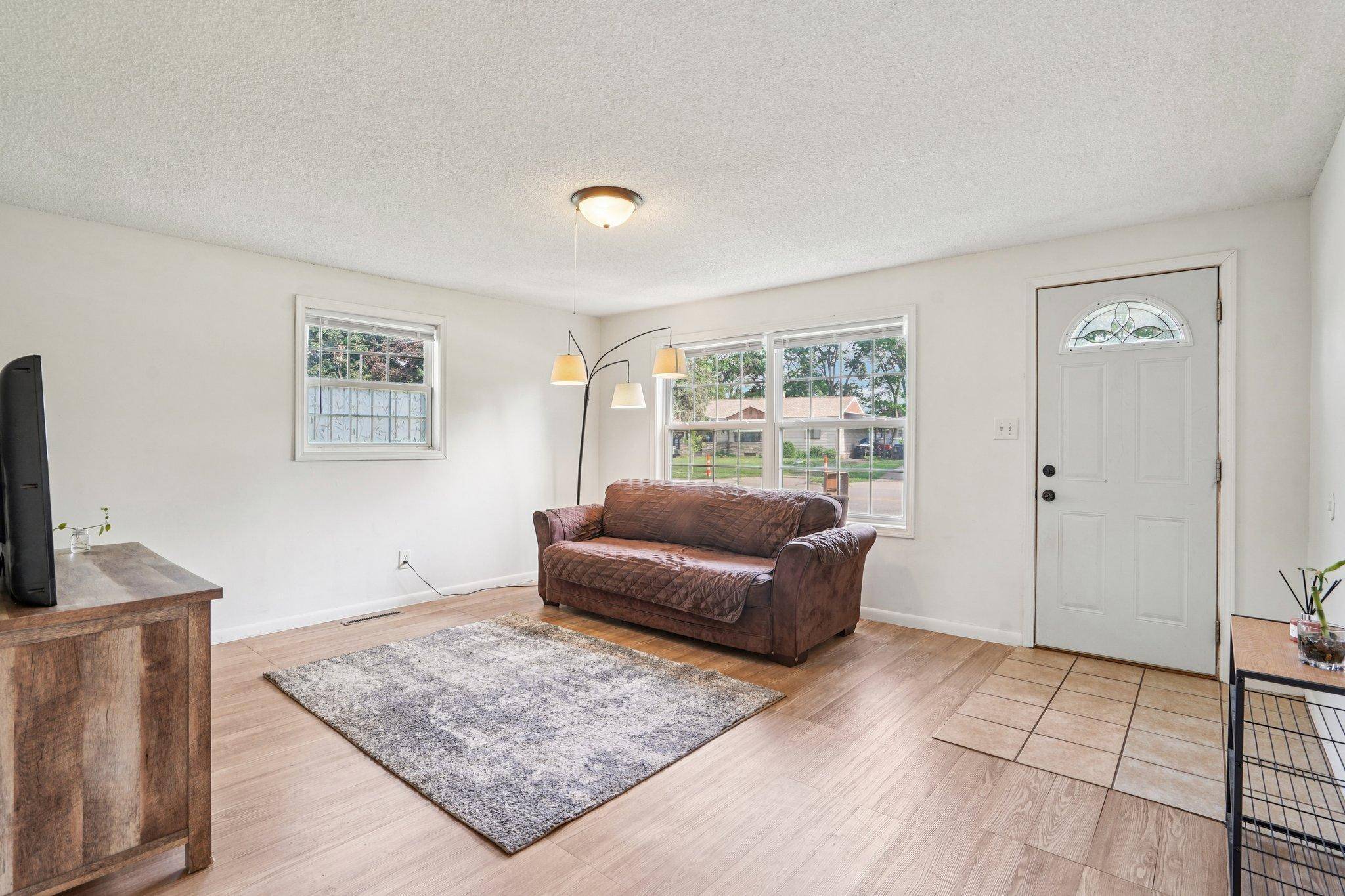 Saint Paul, MN 55106,1524 Arlington AVE E