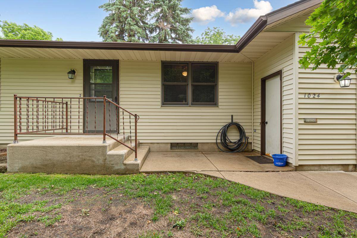Waseca, MN 56093,1024 4th AVE SE
