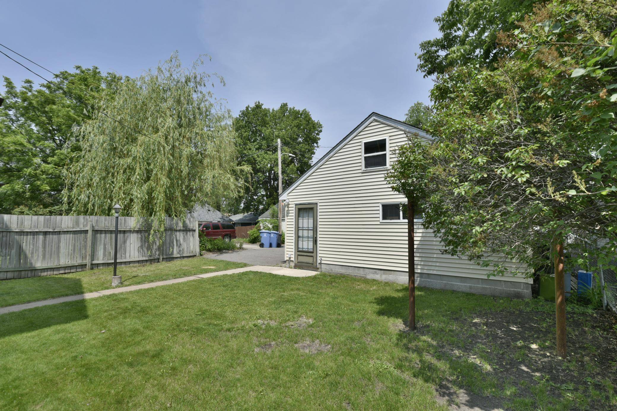 Minneapolis, MN 55405,1810 Chestnut AVE W