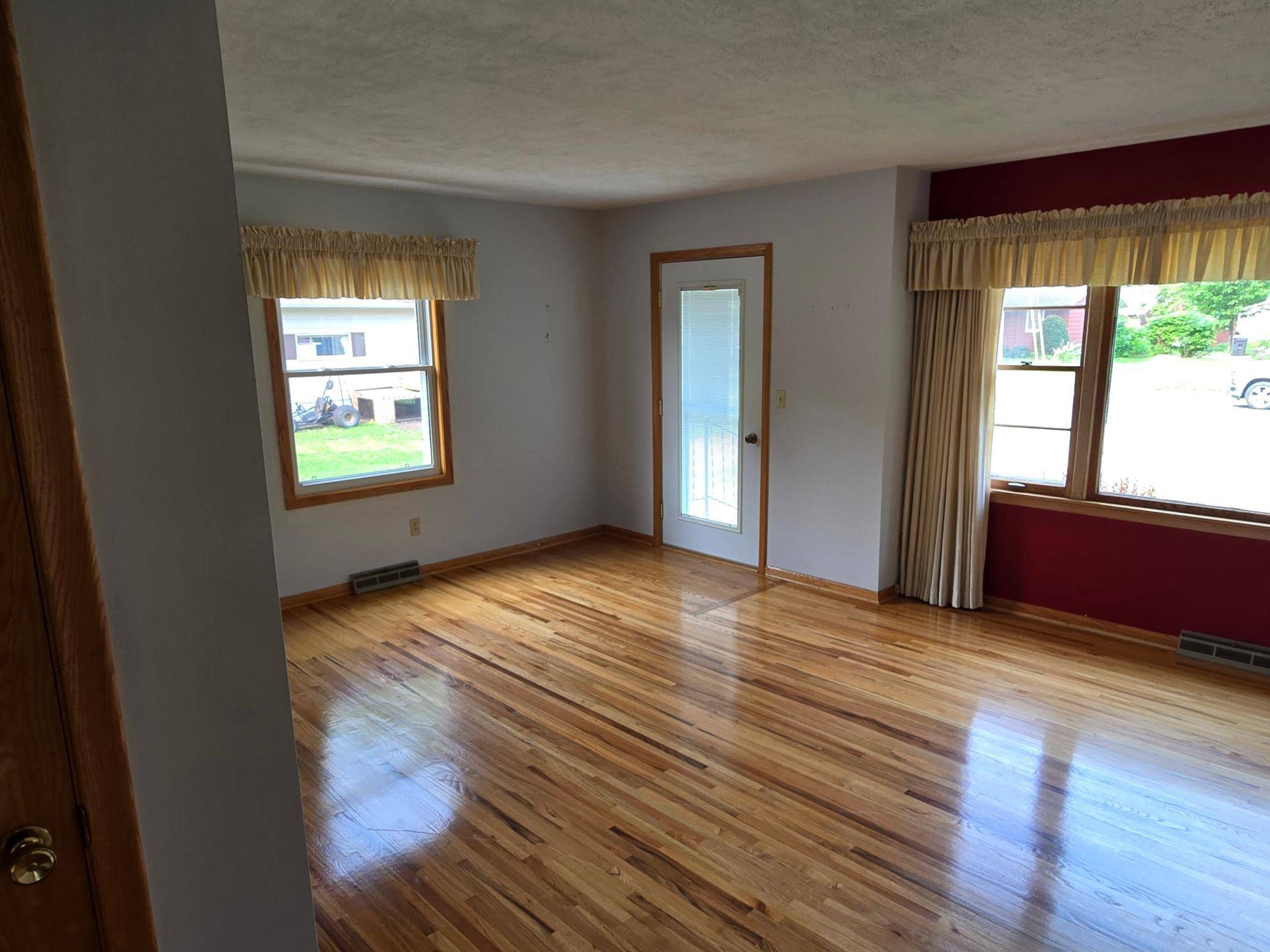 Cannon Falls, MN 55009,415 9th ST N