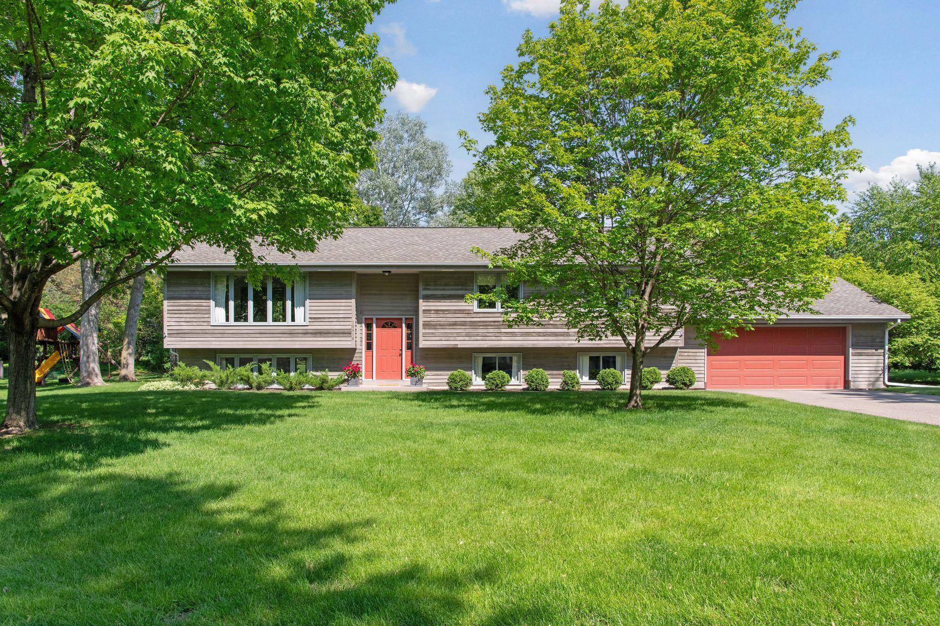 Minnetonka, MN 55345,16818 Canterbury DR