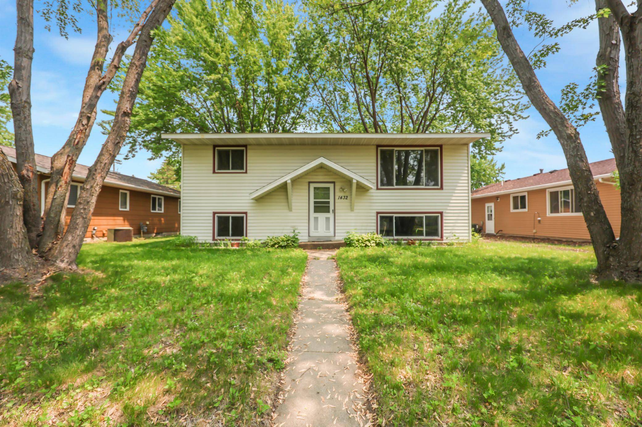 Saint Cloud, MN 56303,1432 11th AVE N