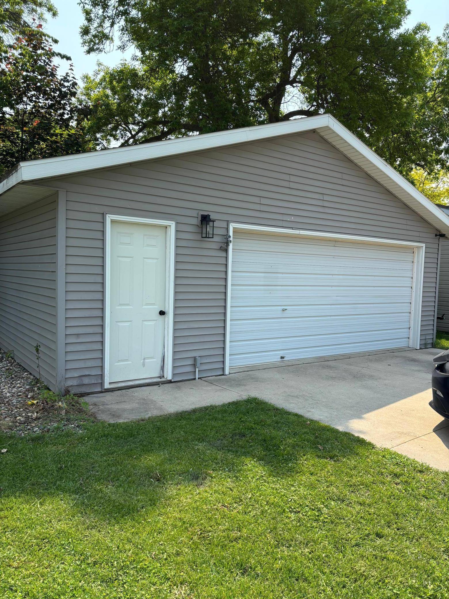 Willmar, MN 56201,613 13th ST SW