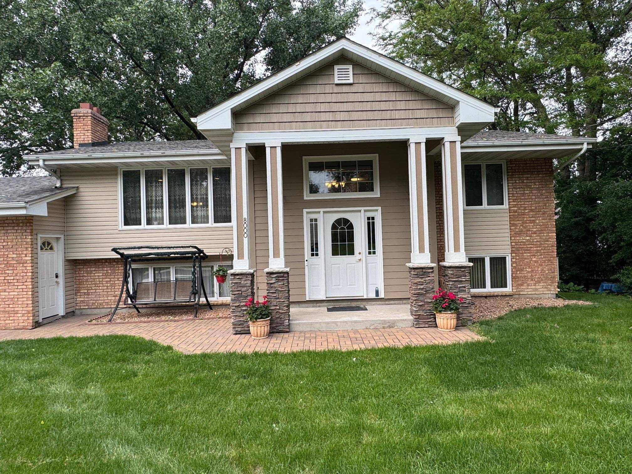 Golden Valley, MN 55427,8000 Winnetka Heights DR