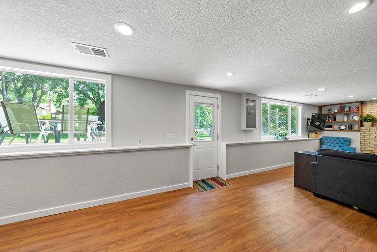 Burnsville, MN 55337,13013 Welcome LN
