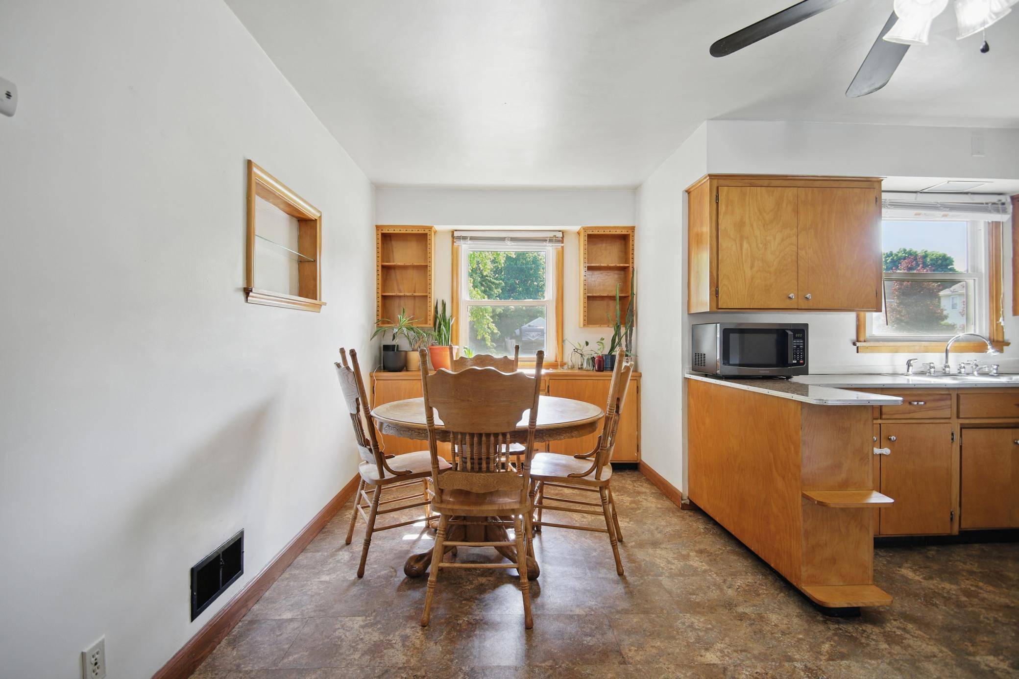 Owatonna, MN 55060,1016 S Oak AVE