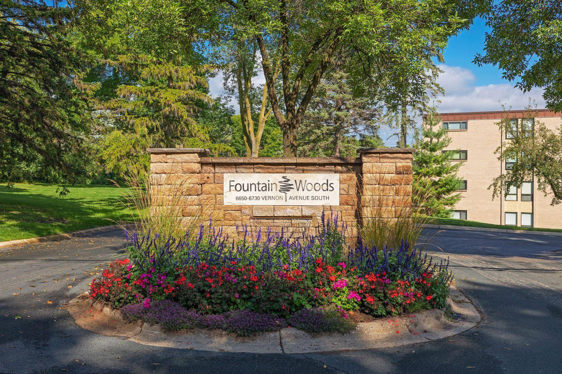Edina, MN 55436,6670 Vernon AVE S #301