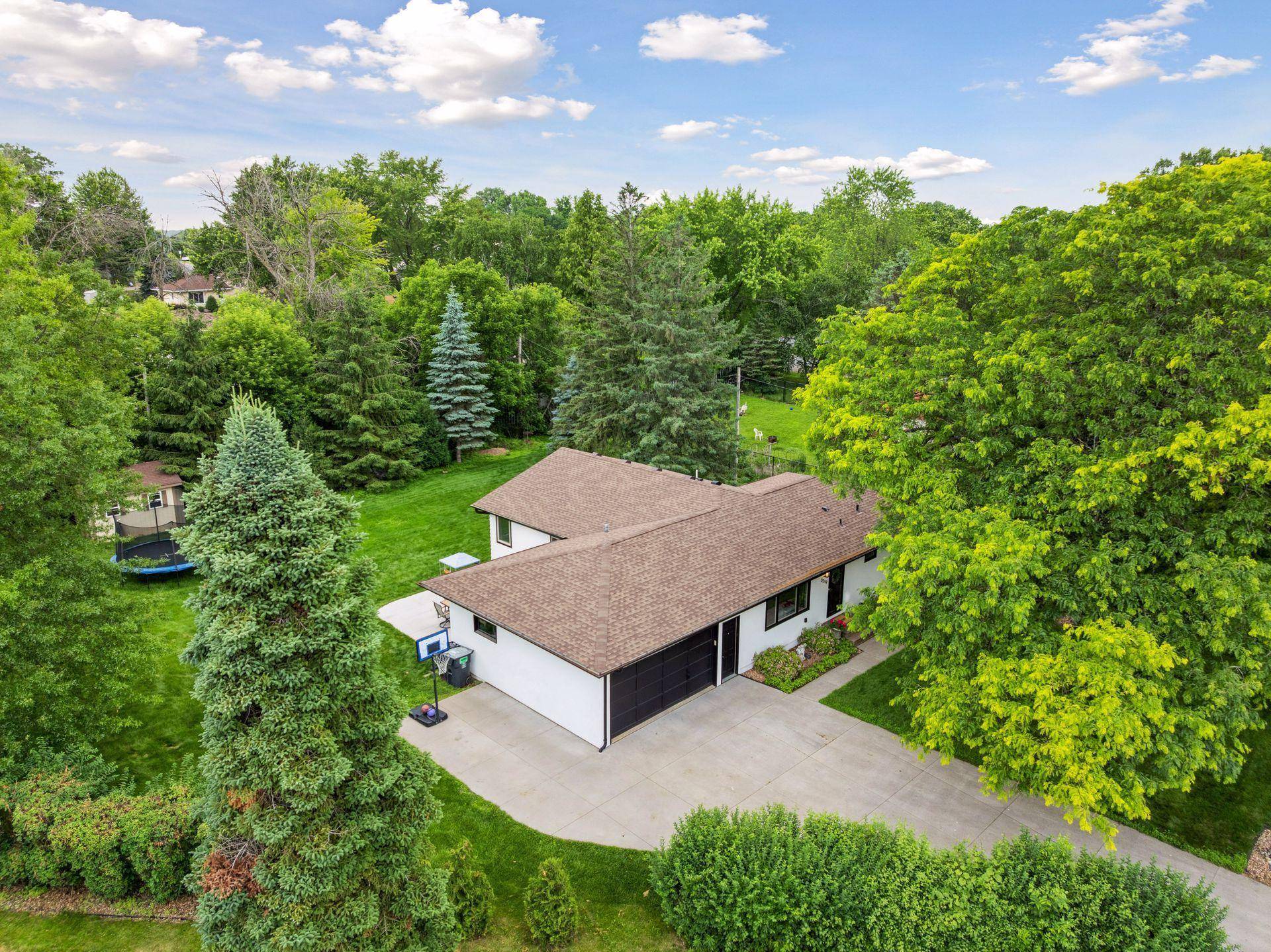 Eagan, MN 55121,3319 Roll LN