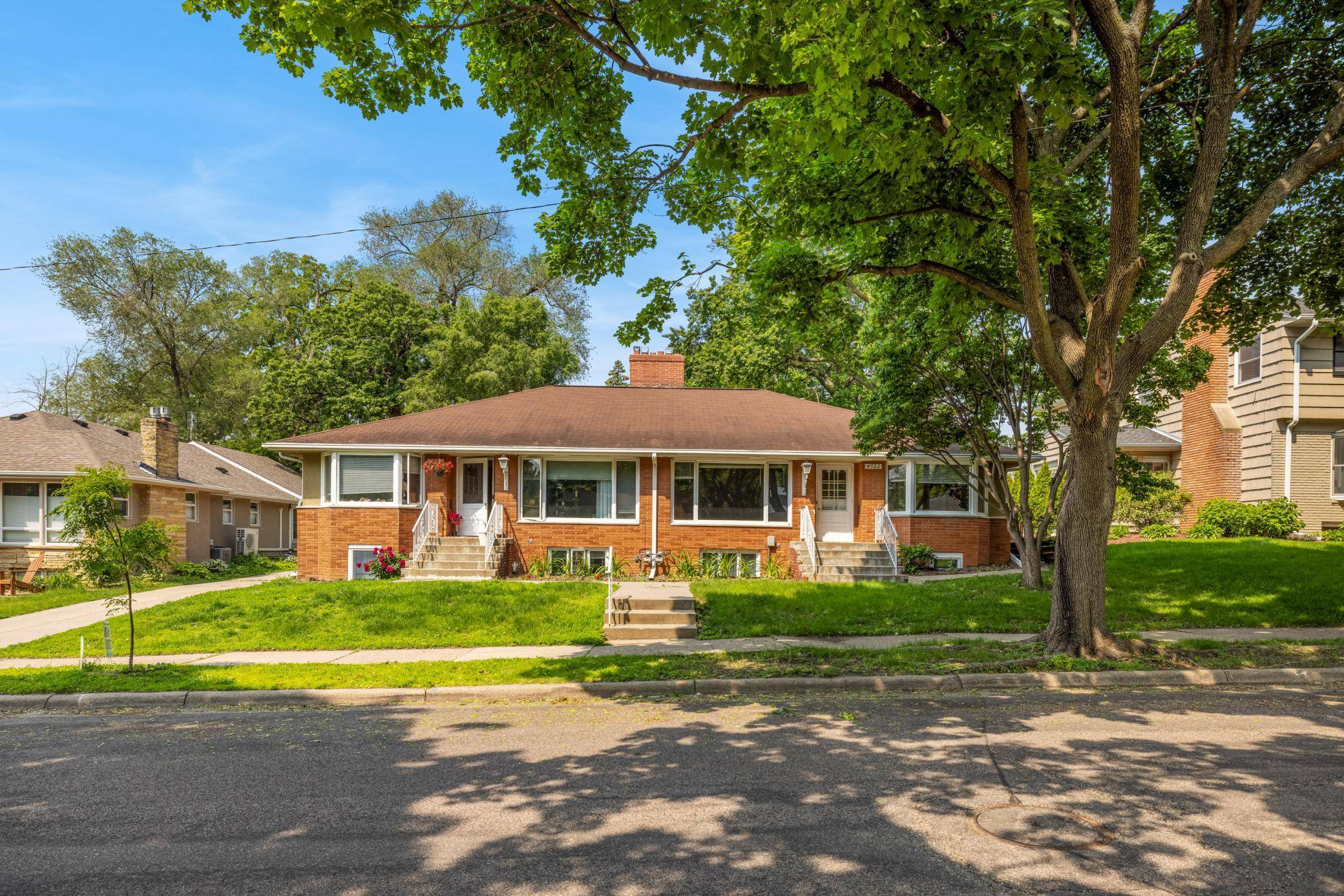Minneapolis, MN 55410,4922 Sheridan AVE S
