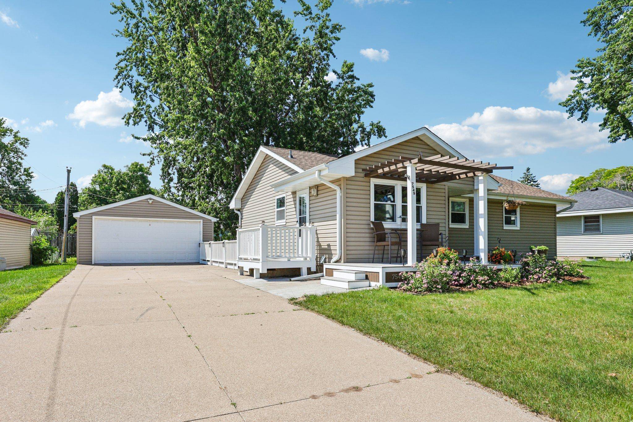 Fridley, MN 55432,7549 Lyric LN NE