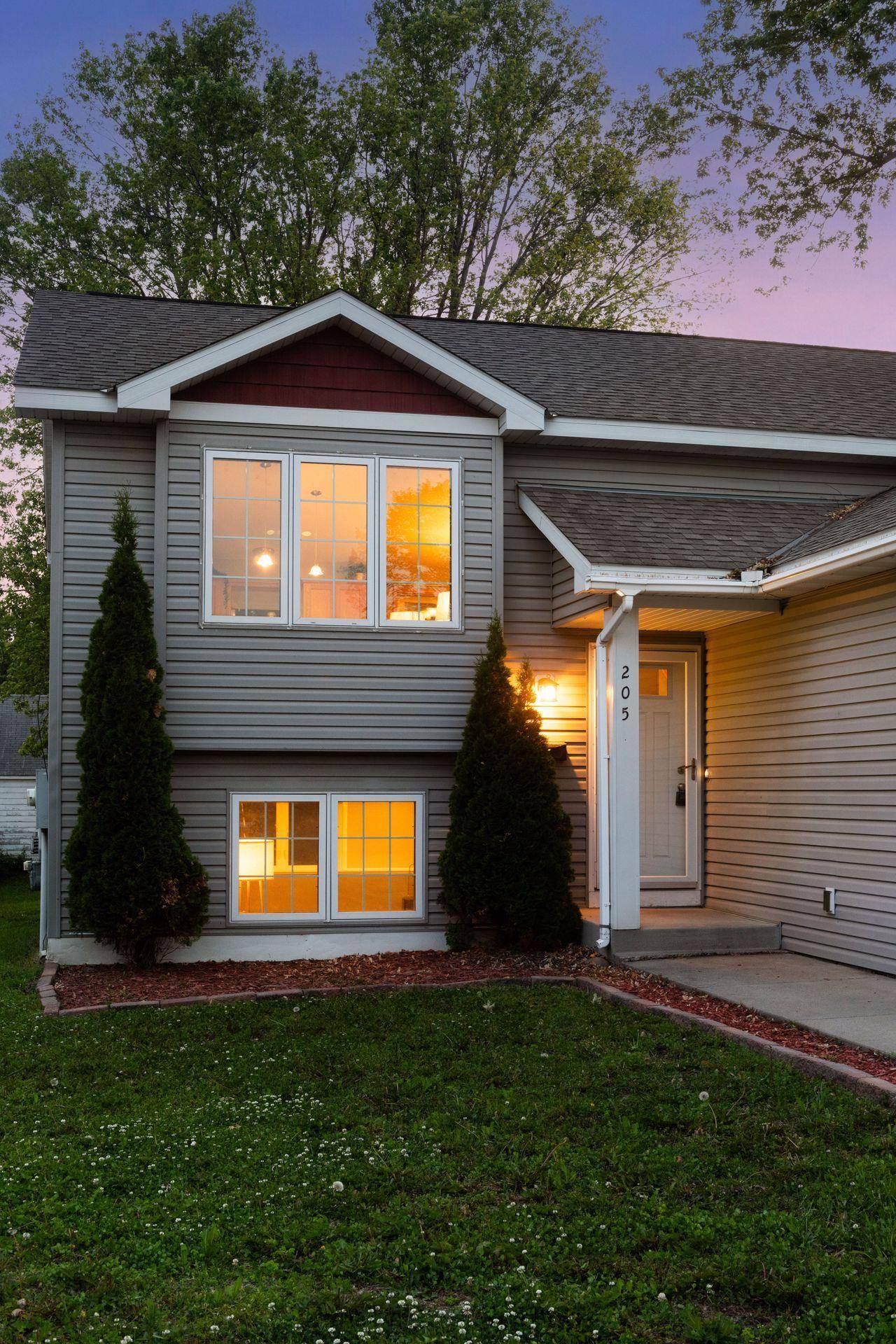 Chaska, MN 55318,205 N Hickory ST N