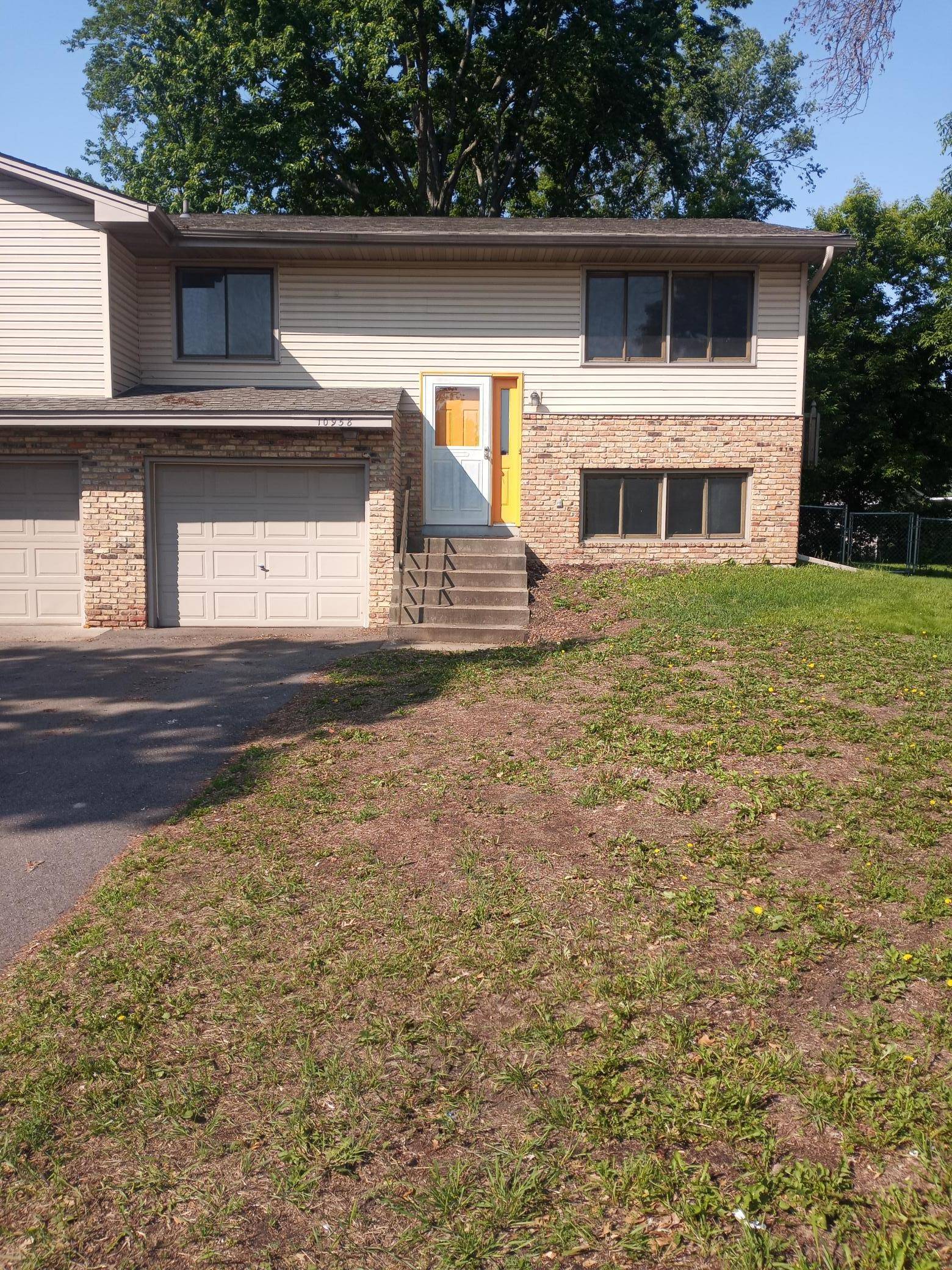 Coon Rapids, MN 55433,10958 Robinson DR NW