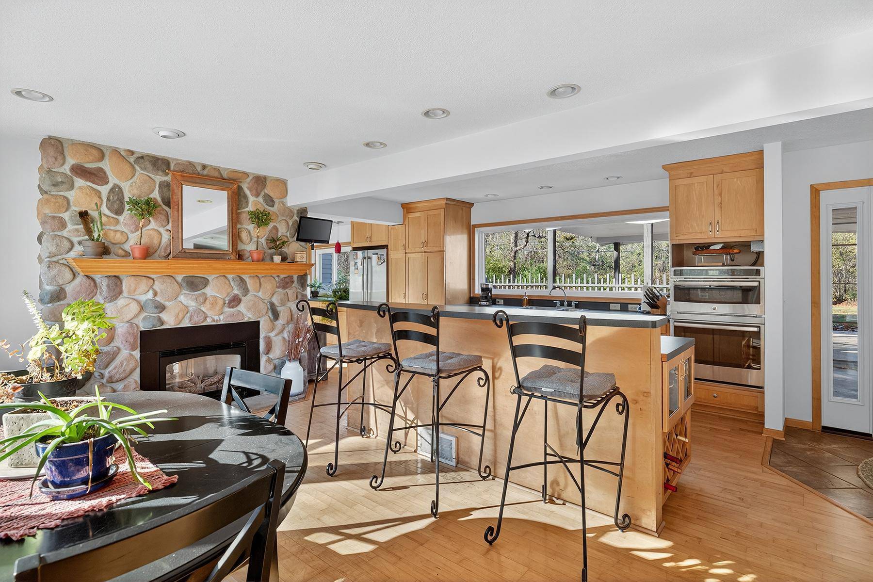 Orono, MN 55364,840 N Shore DR W