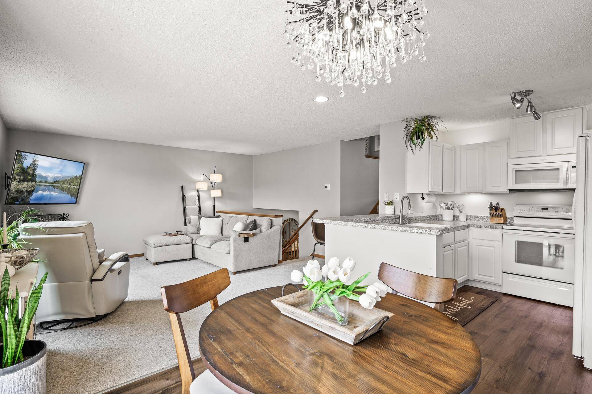 Apple Valley, MN 55124,6433 158th ST W