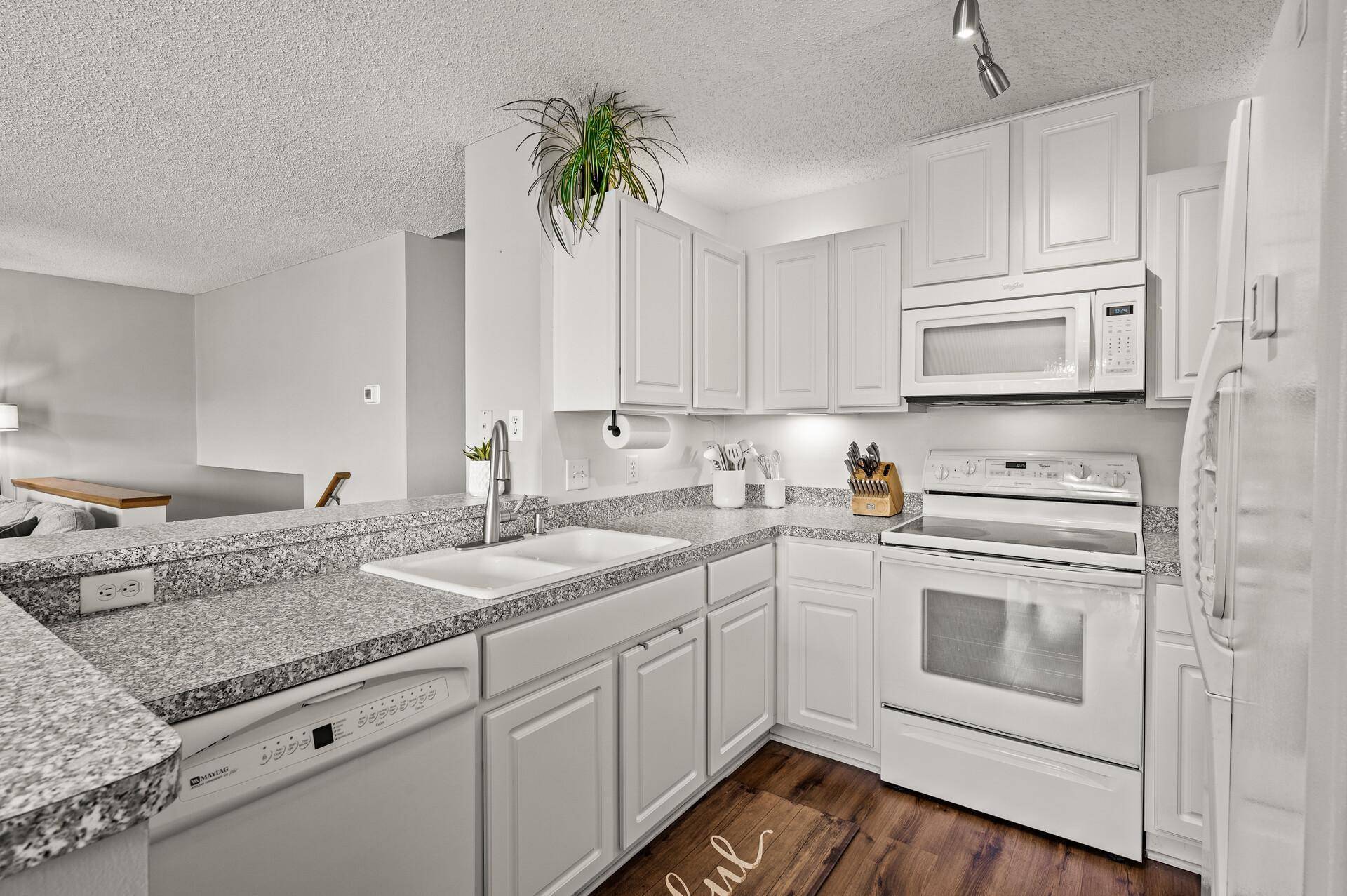 Apple Valley, MN 55124,6433 158th ST W