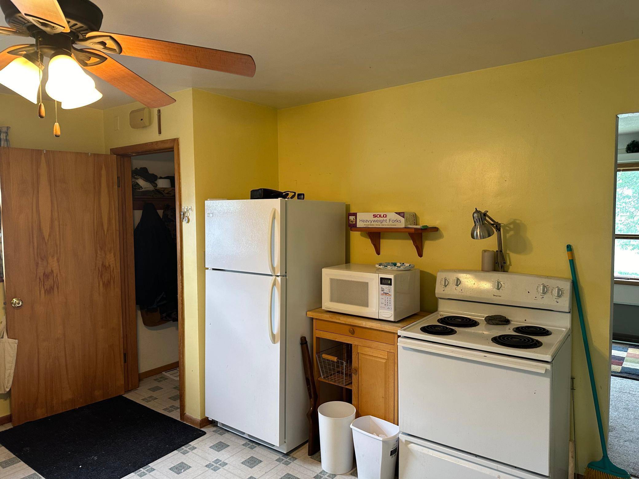 Moorhead, MN 56560,916 5th AVE N