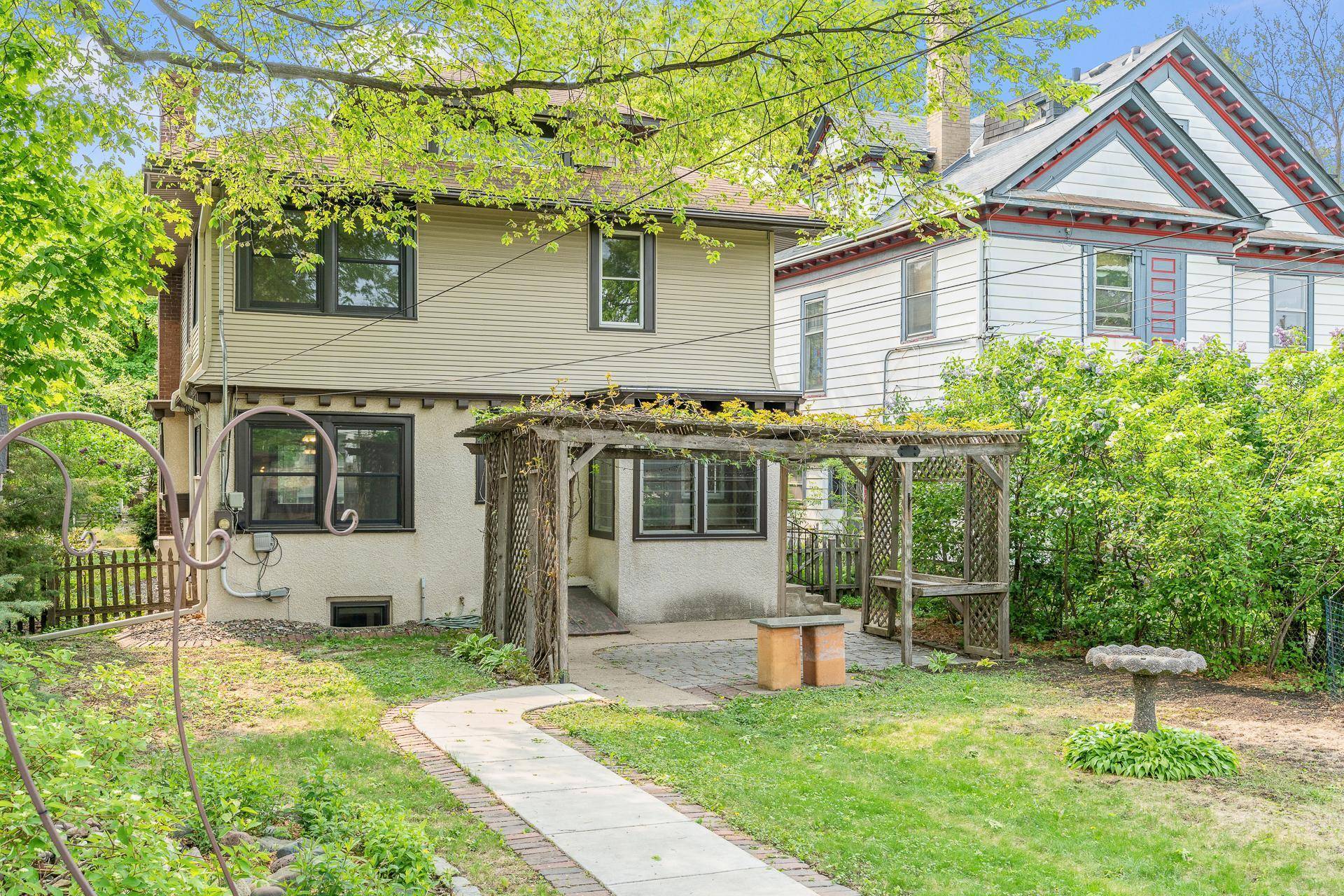 Minneapolis, MN 55404,2505 Pleasant AVE