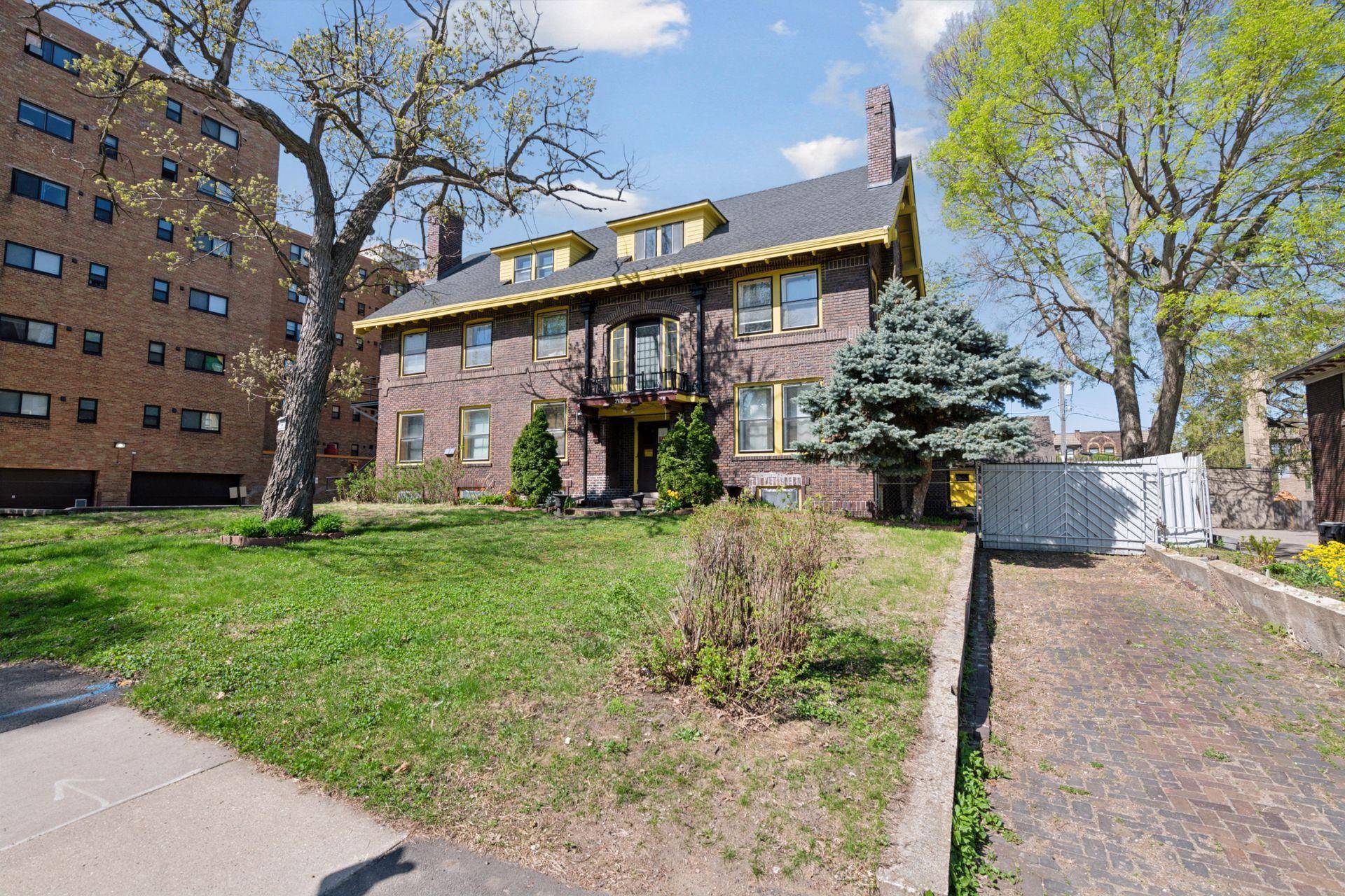 Minneapolis, MN 55404,2110 1st AVE S