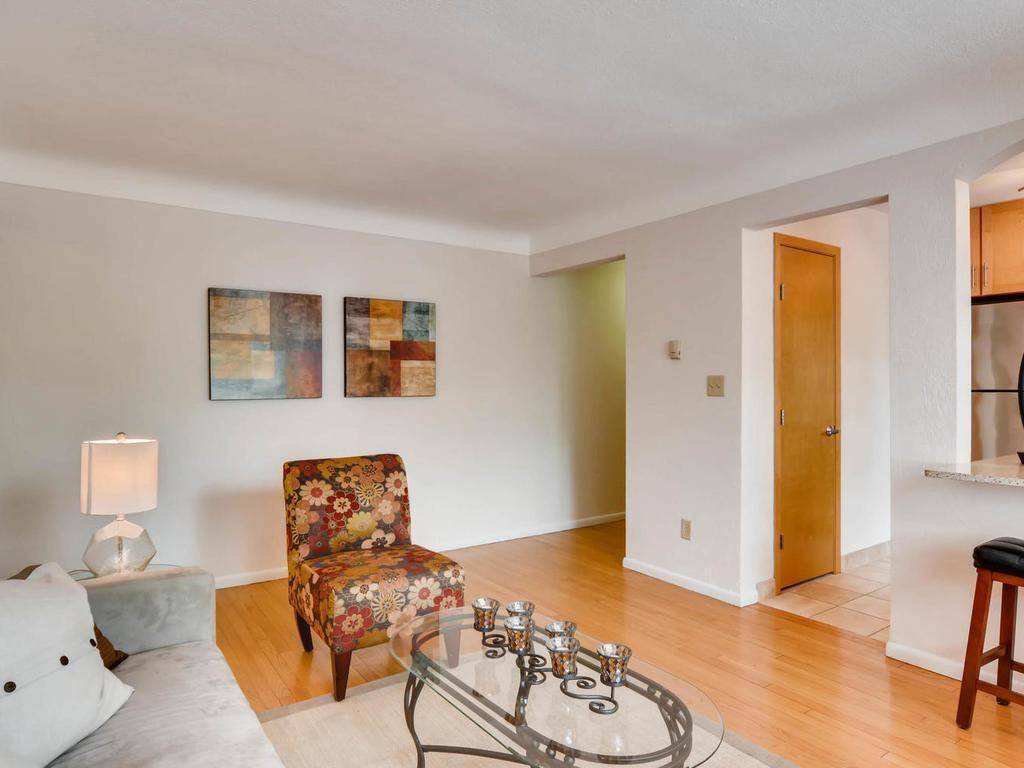 Saint Paul, MN 55104,656 Ashland AVE #11