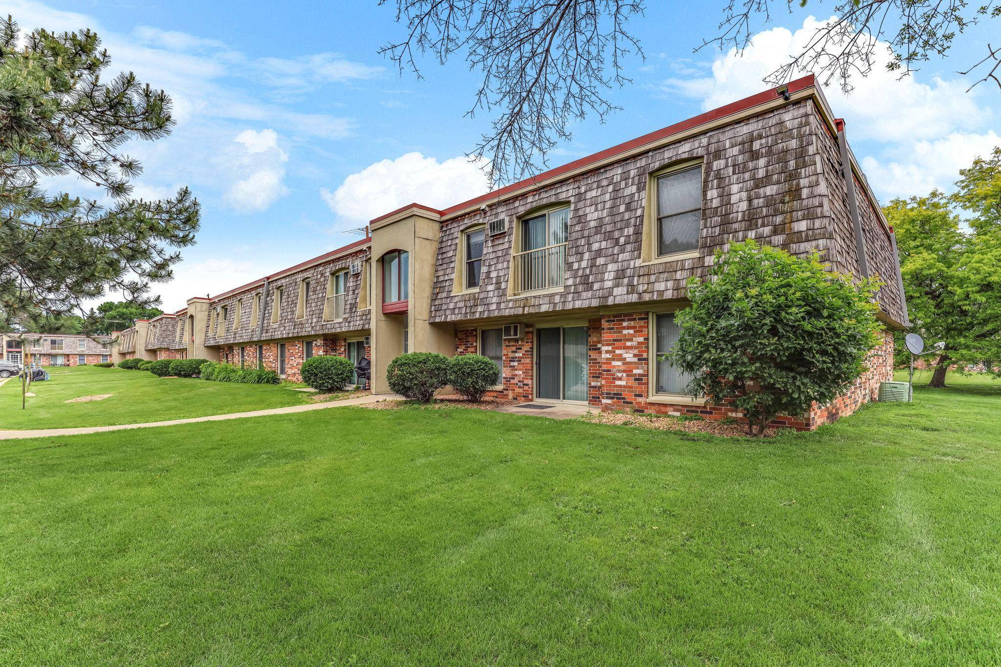 Hopkins, MN 55343,917 11th AVE S #6