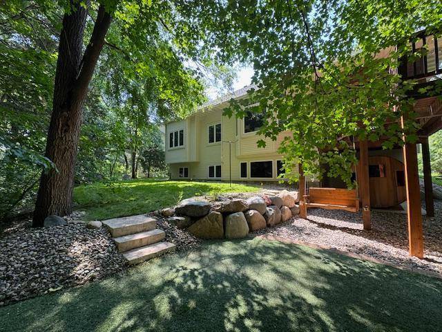 Shakopee, MN 55379,1973 Raspberry LN