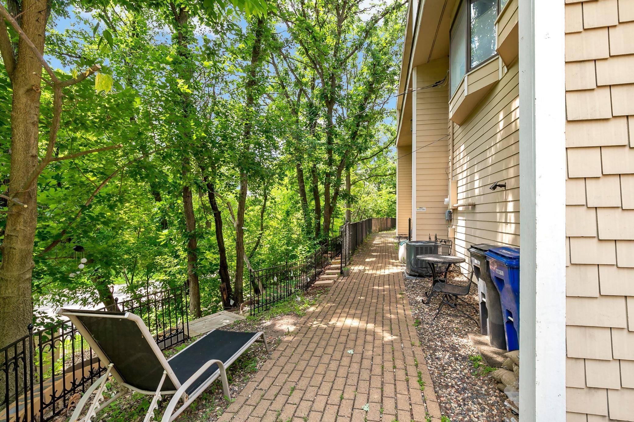 Saint Paul, MN 55119,955 Mcknight RD S