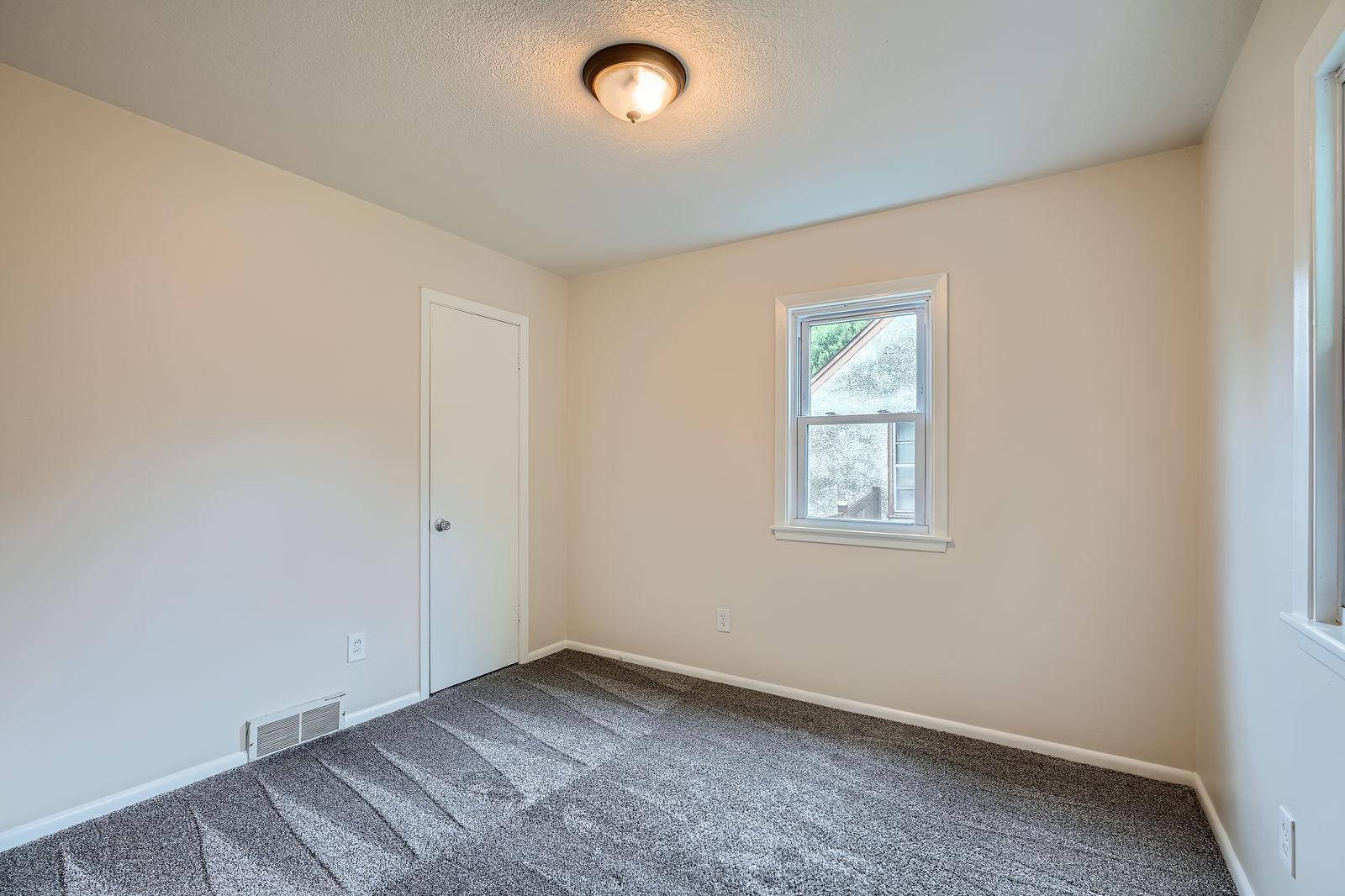 North Saint Paul, MN 55109,2607 17th AVE E