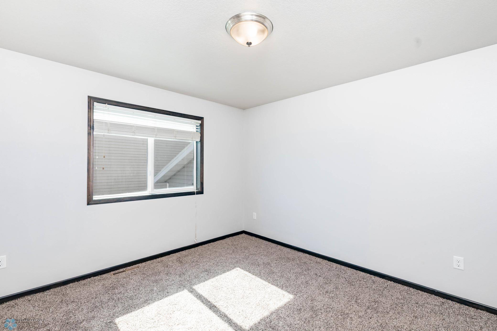 Fargo, ND 58104,5433 38th AVE S