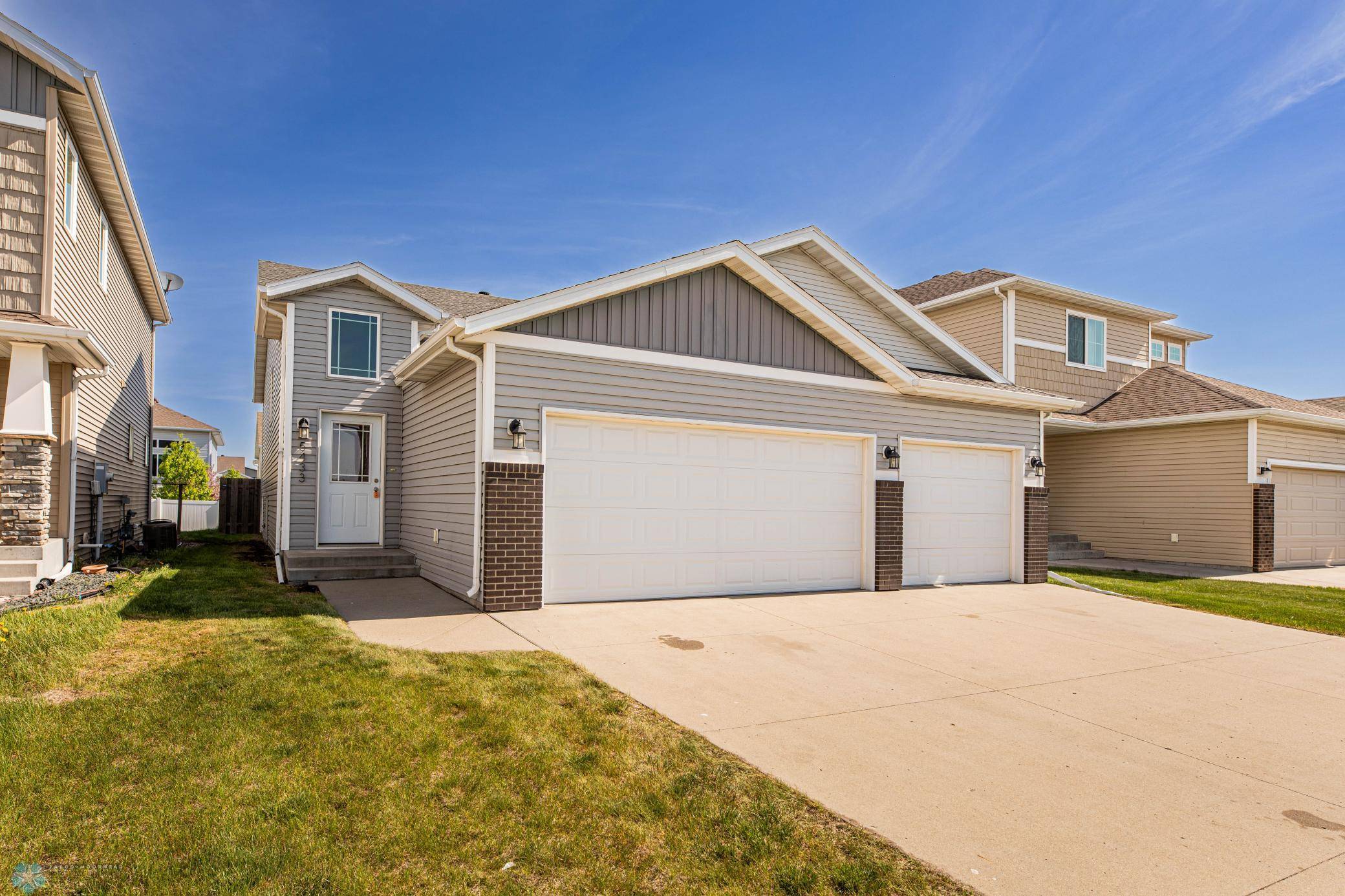 Fargo, ND 58104,5433 38th AVE S